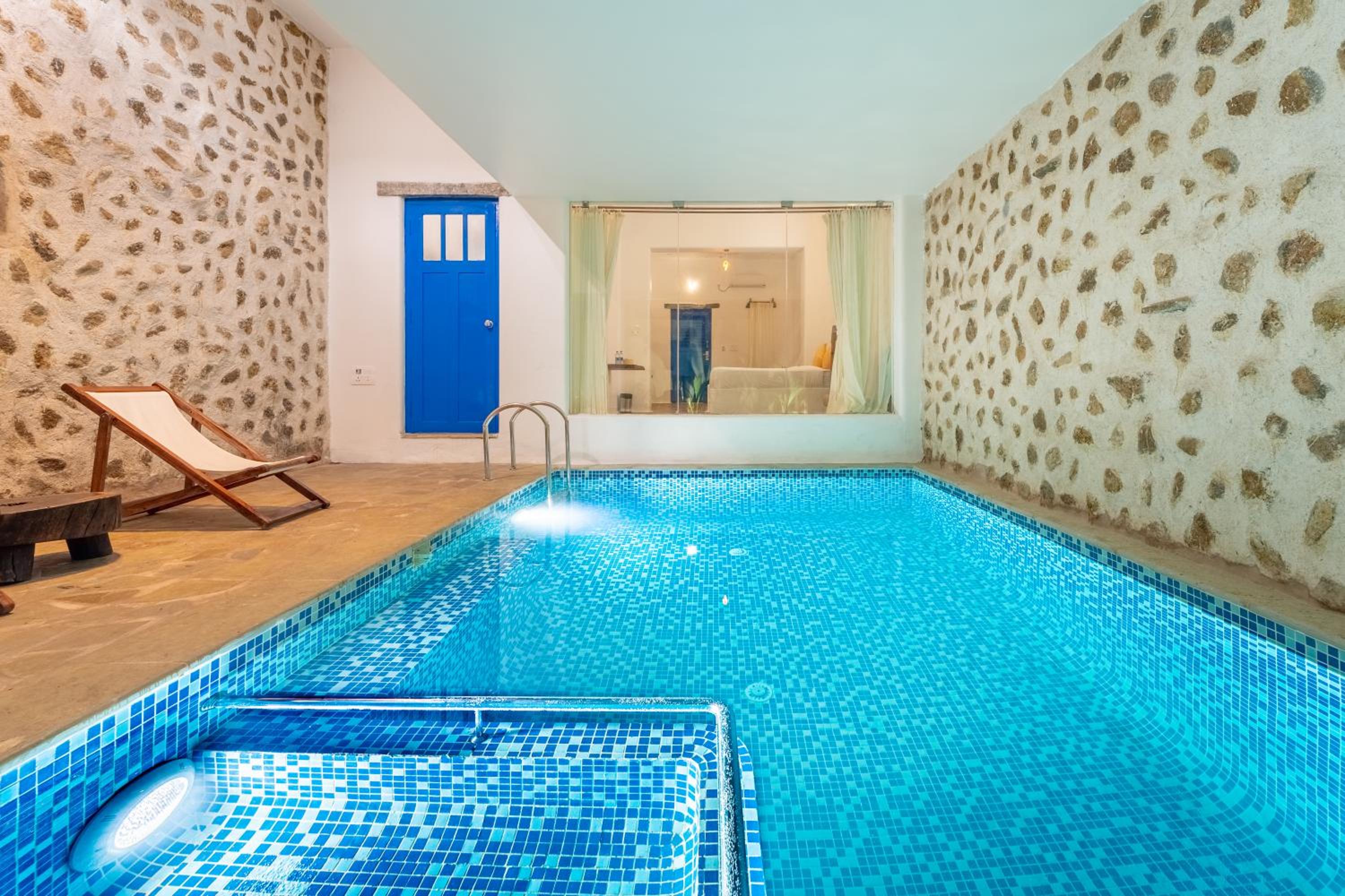 Suite with Private Pool - Photo 21