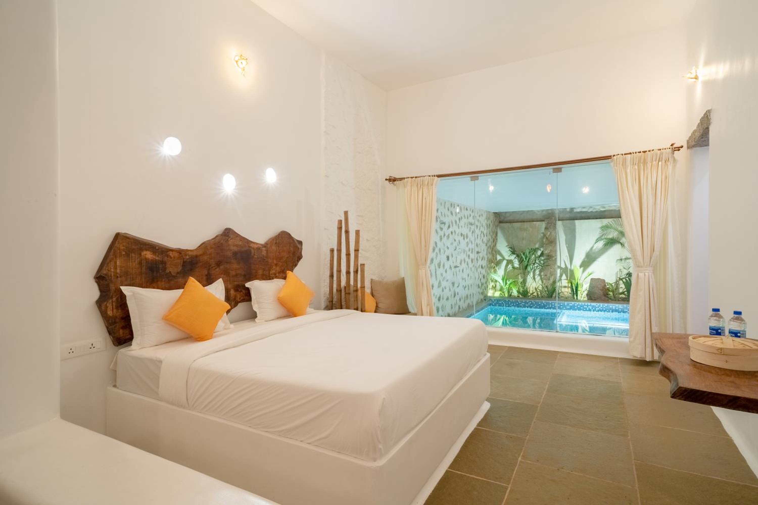 Suite with Private Pool - Photo 20