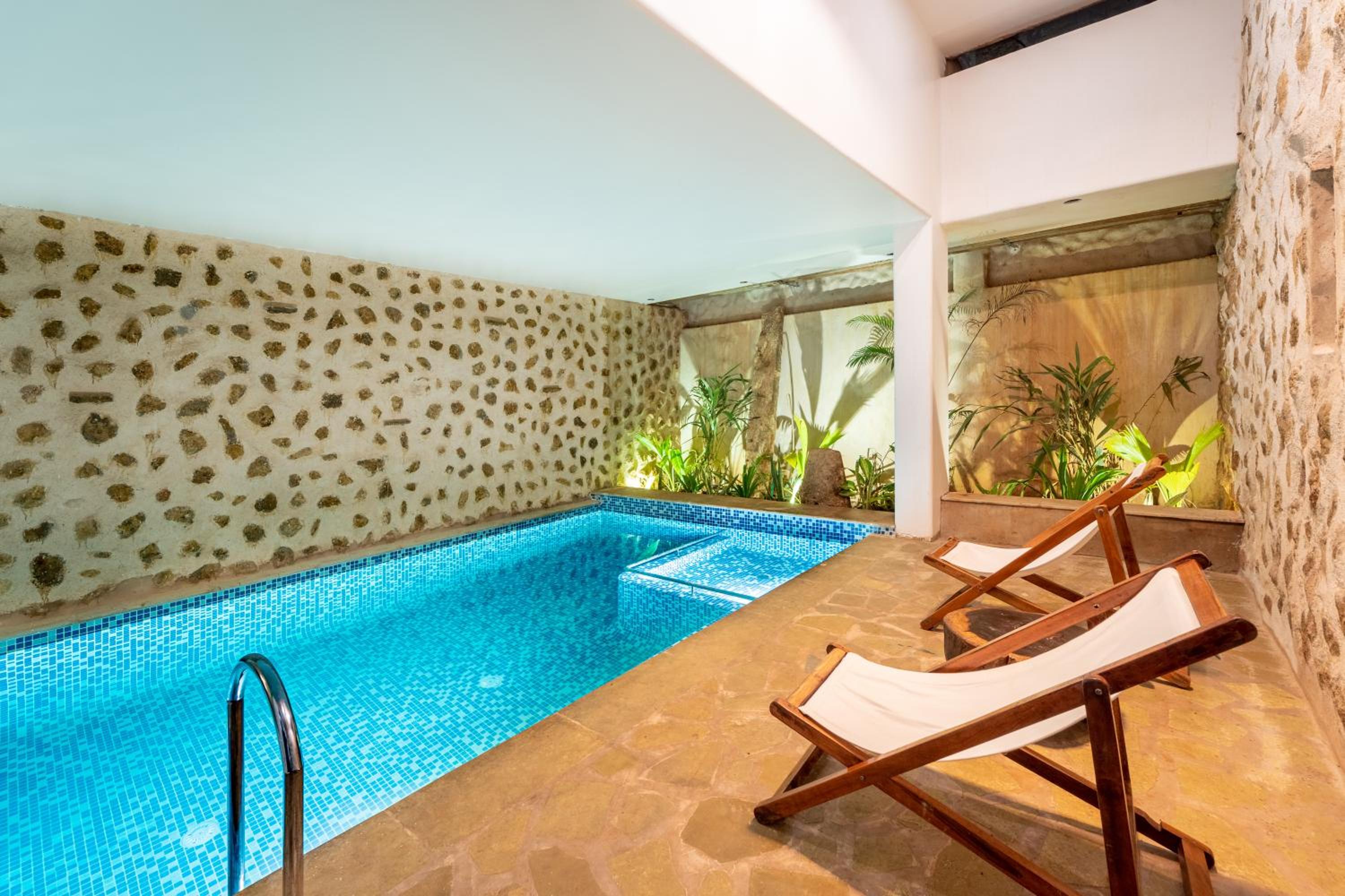 Suite with Private Pool - Photo 19