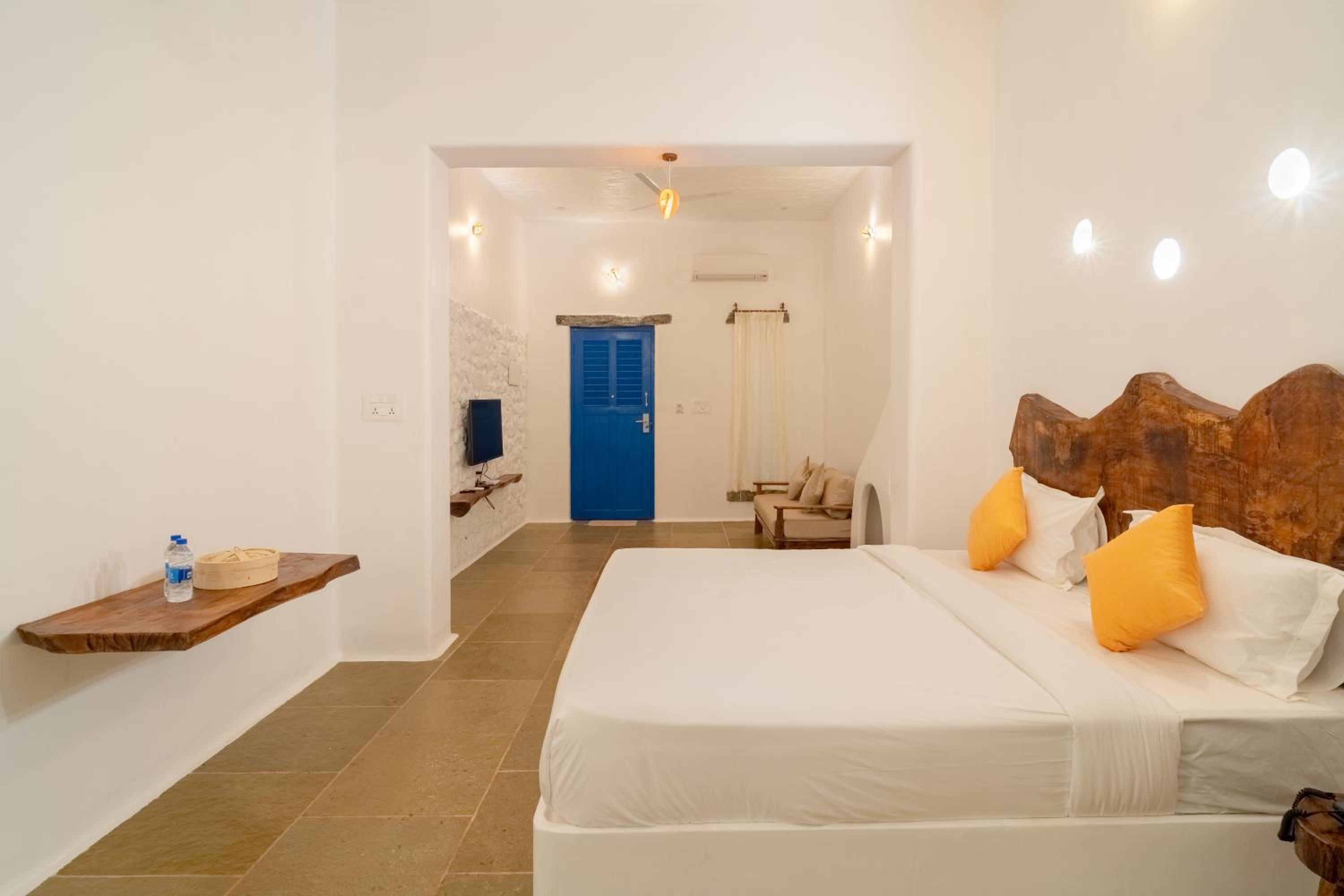 Suite with Private Pool - Photo 18