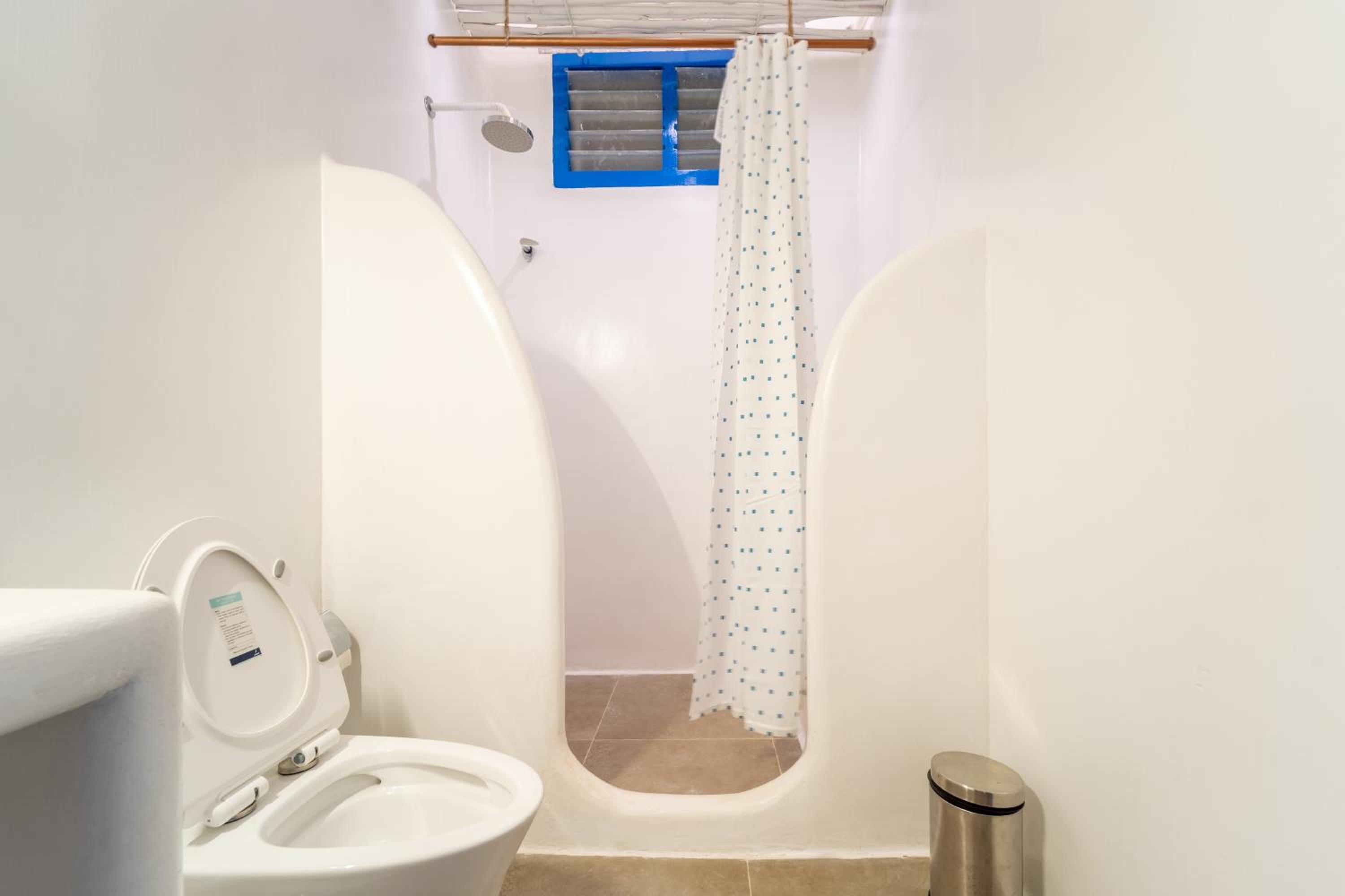 Suite with Private Pool - Photo 16