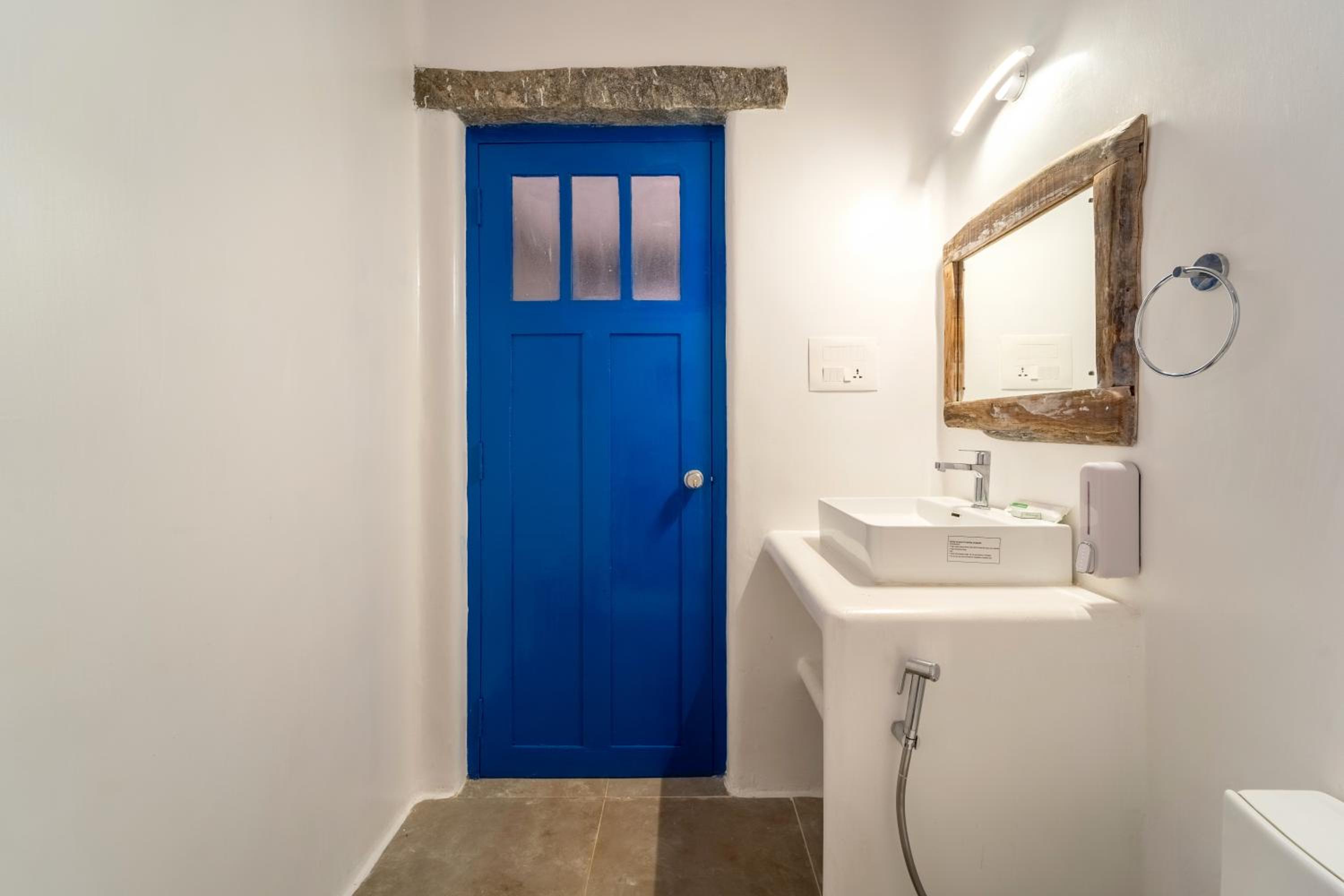 Suite with Private Pool - Photo 15