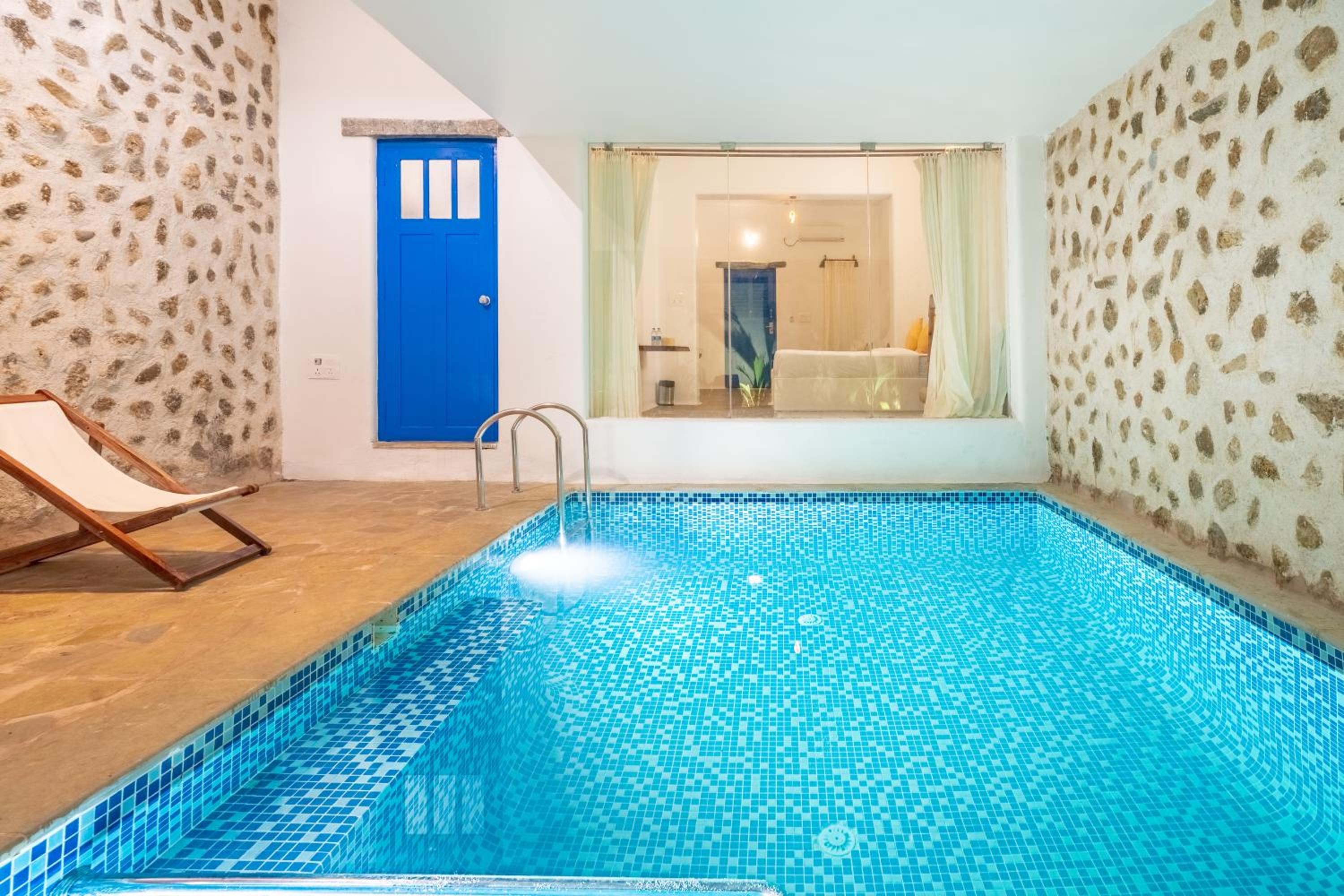 Suite with Private Pool - Photo 11
