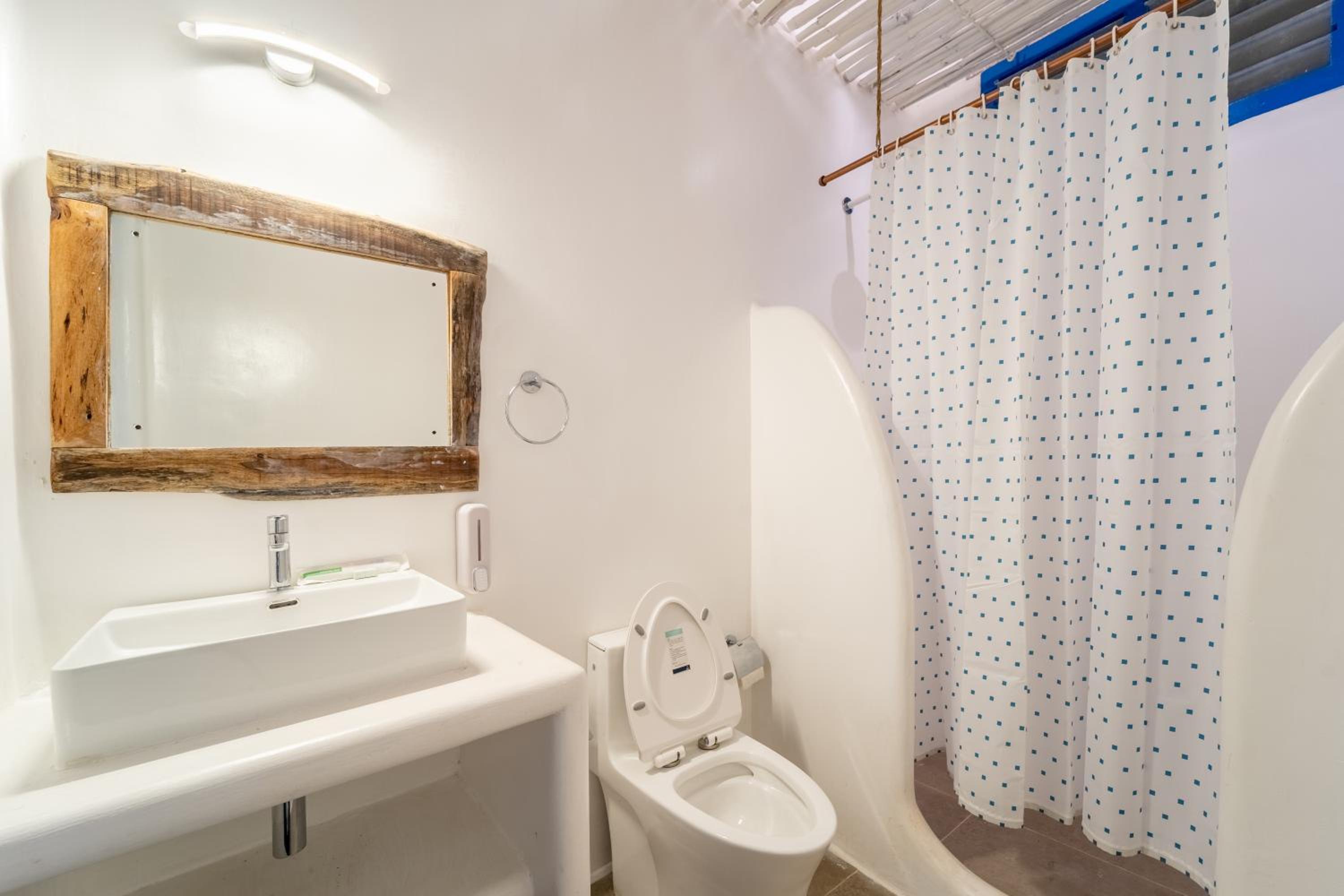 Suite with Private Pool - Photo 10