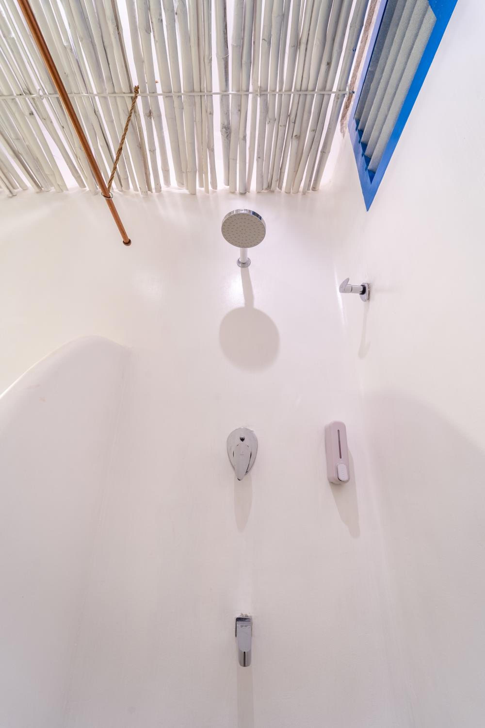 Suite with Private Pool - Photo 9