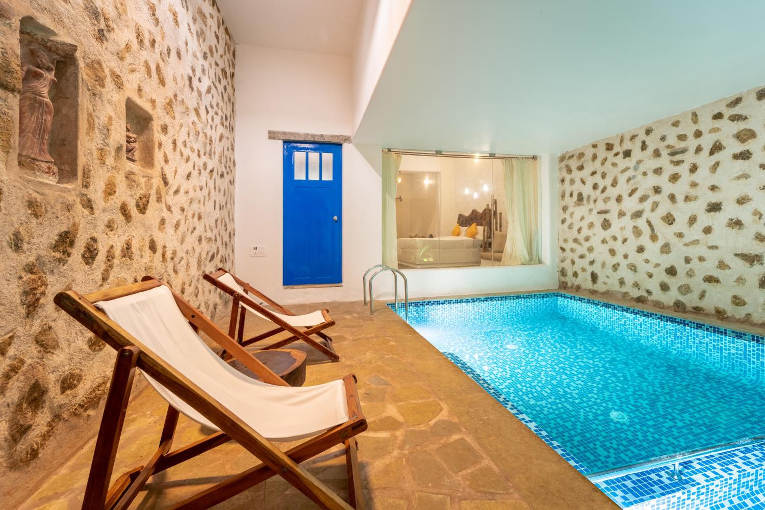 Suite with Private Pool - Photo 32