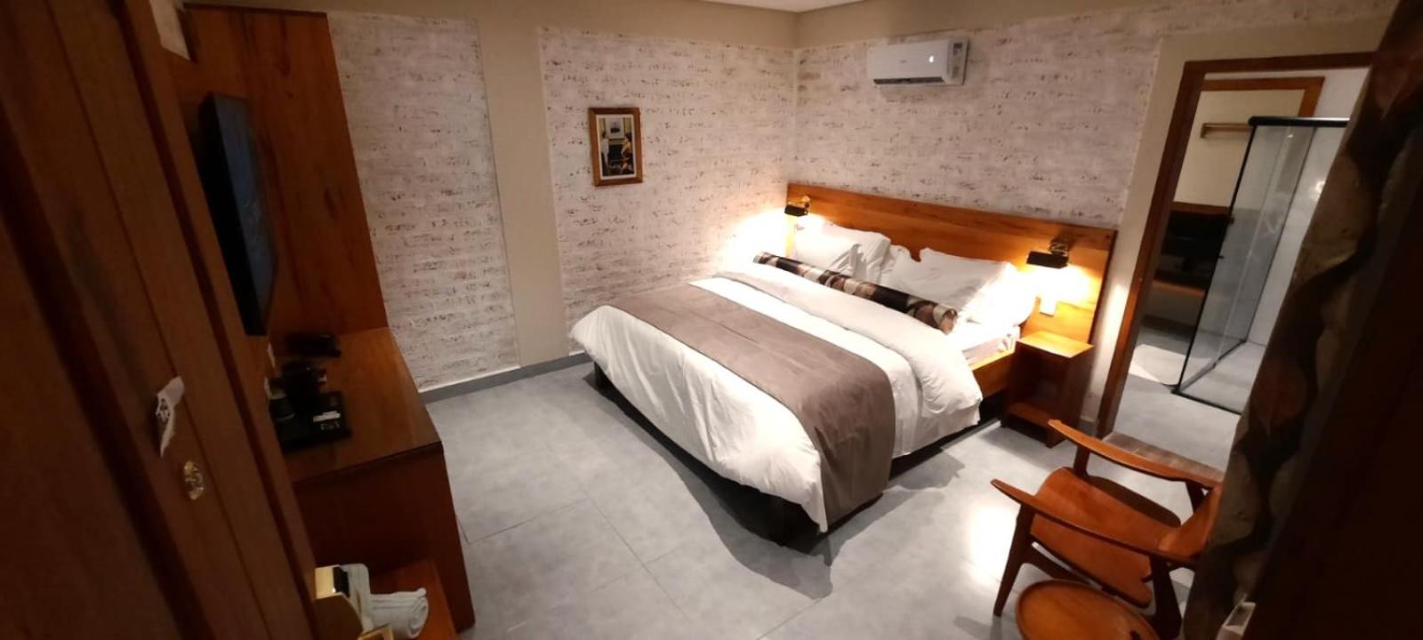 Suite with Hot Tub photo 1