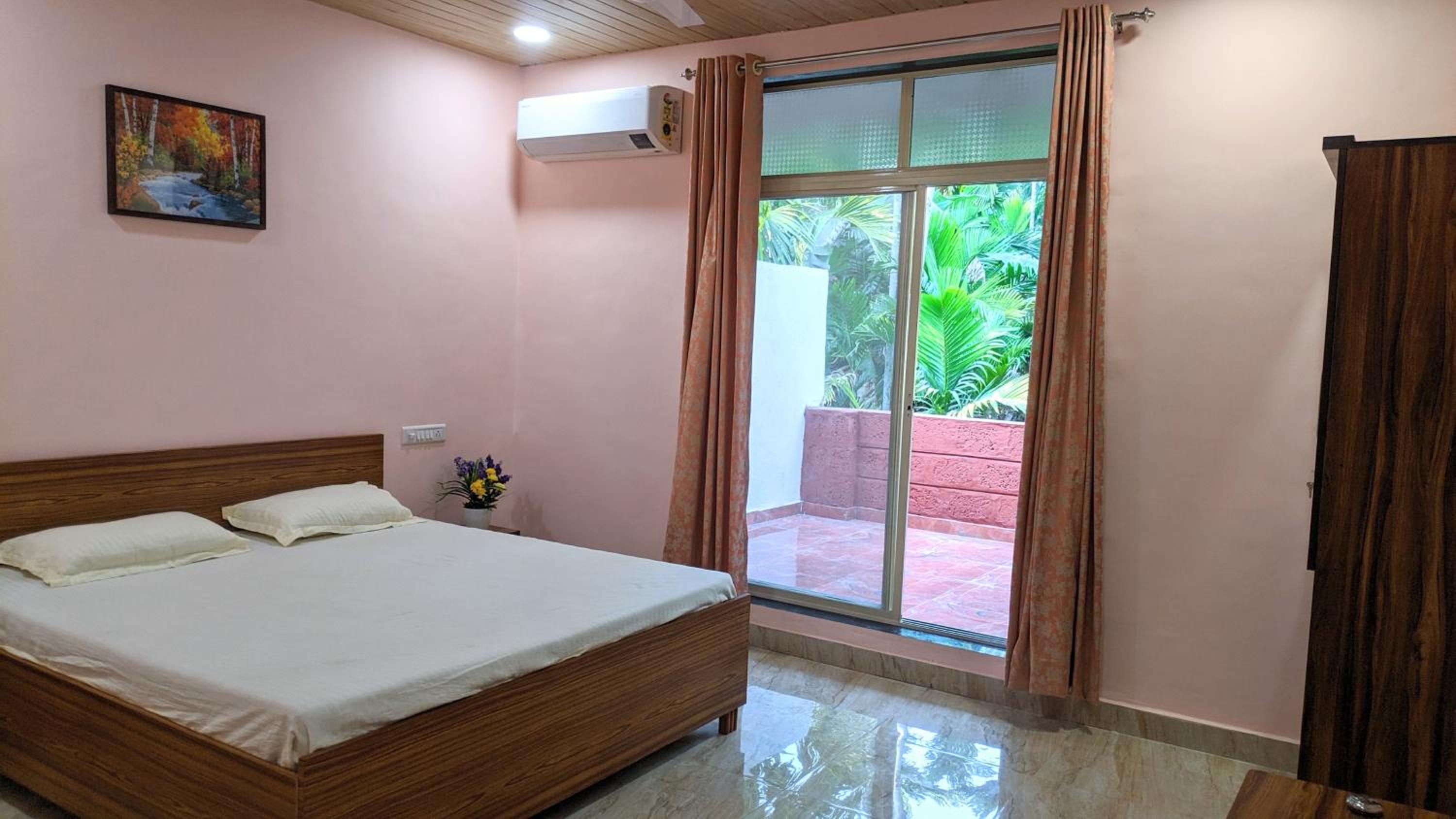 Deluxe Room - Photo 19