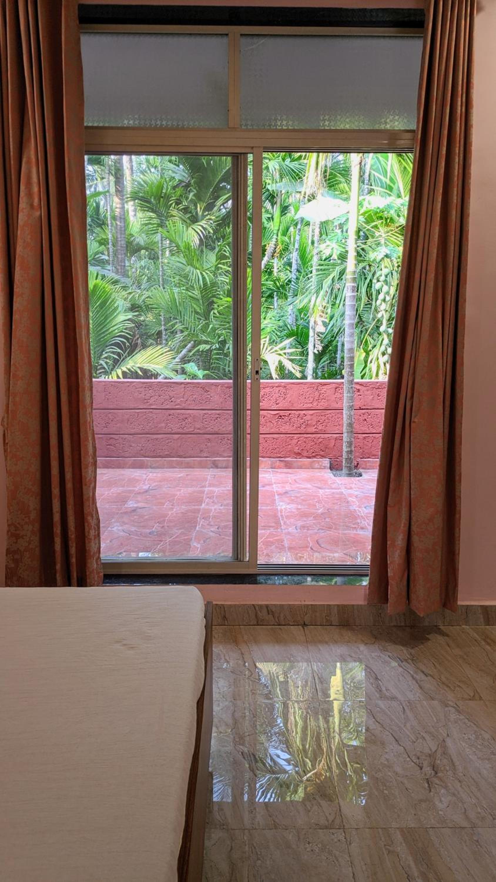 Deluxe Room - Photo 13