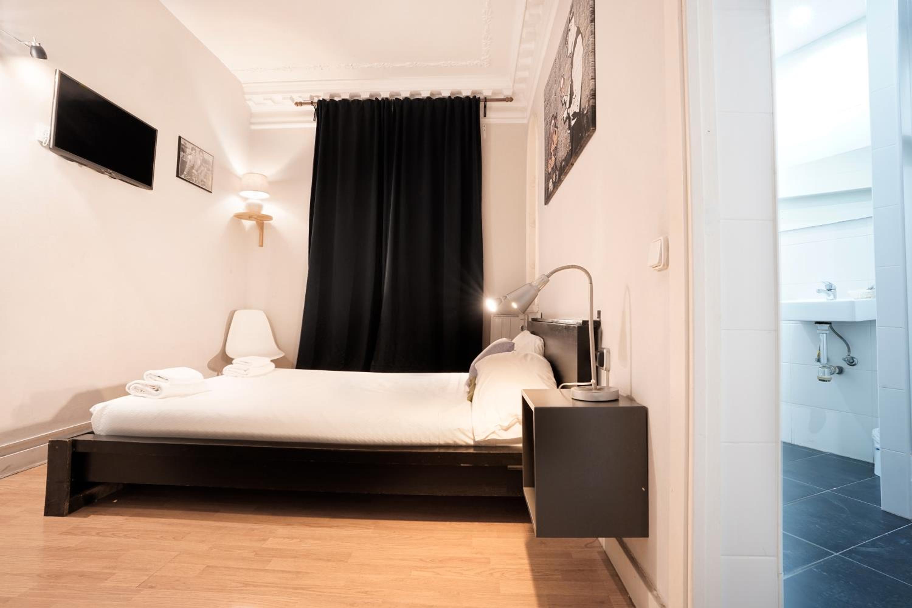 Double Room with Private Bathroom photo 2