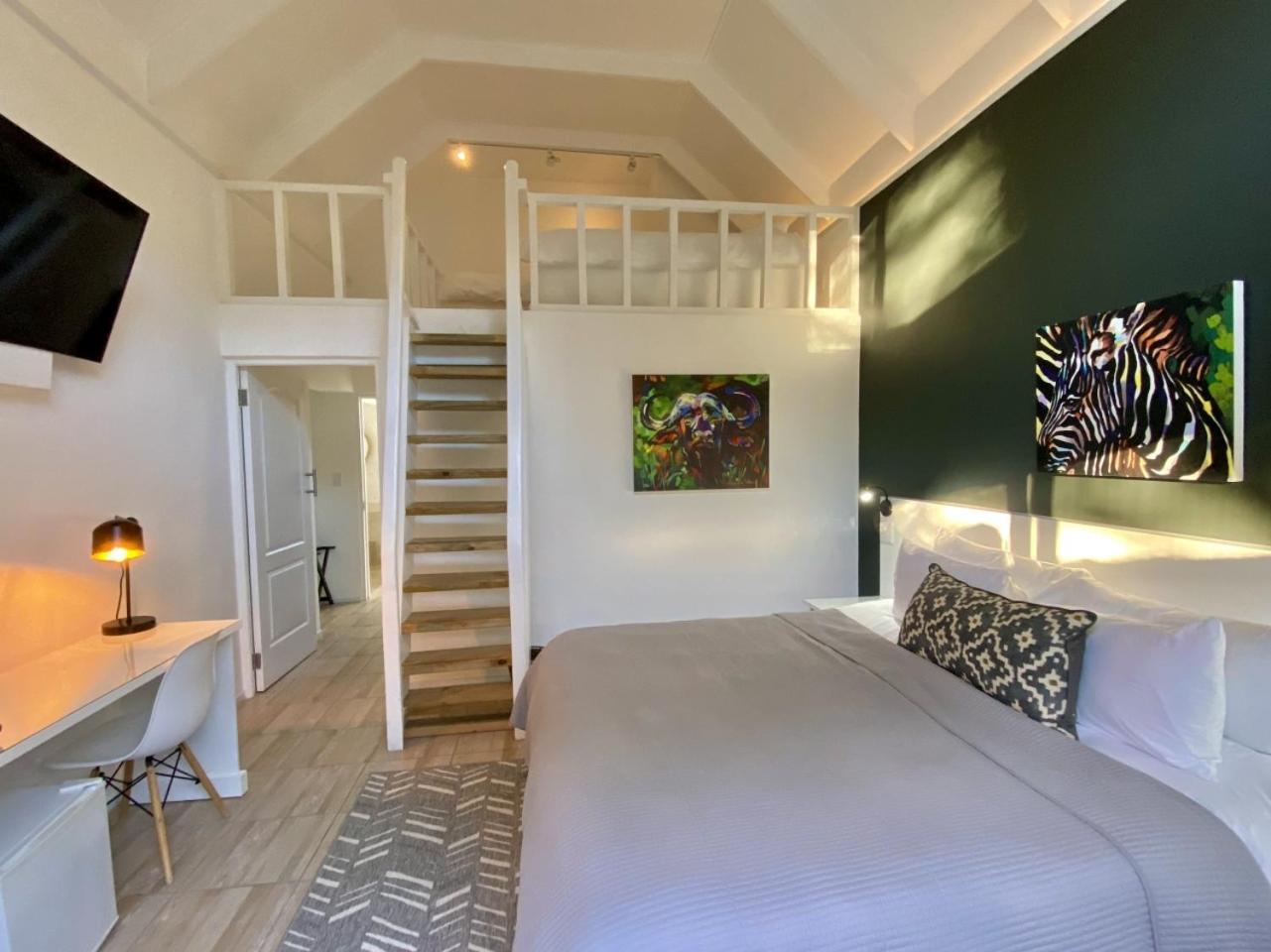 Deluxe Family Room photo 1