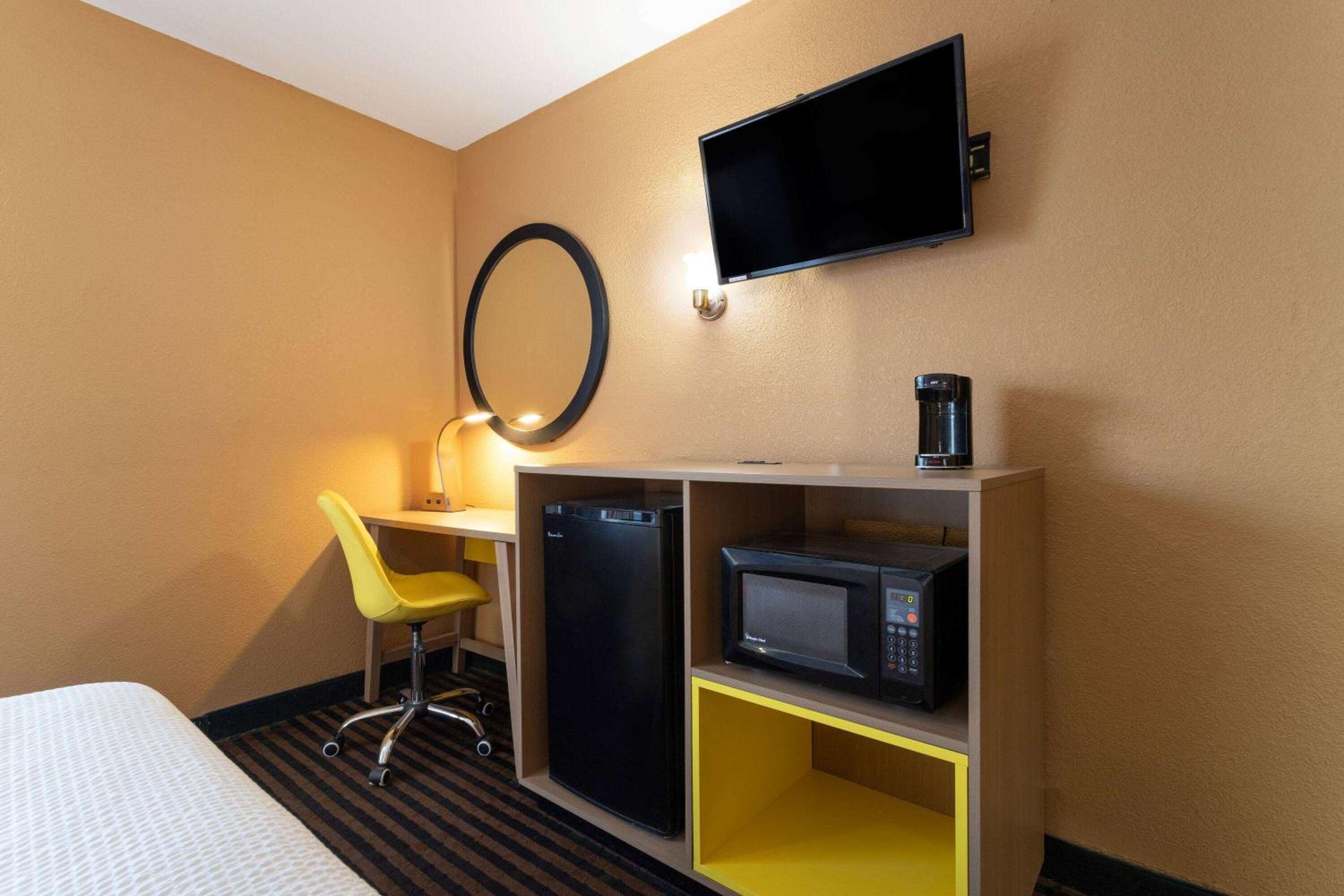 Double Room with Two Double Beds - Non-Smoking photo 3
