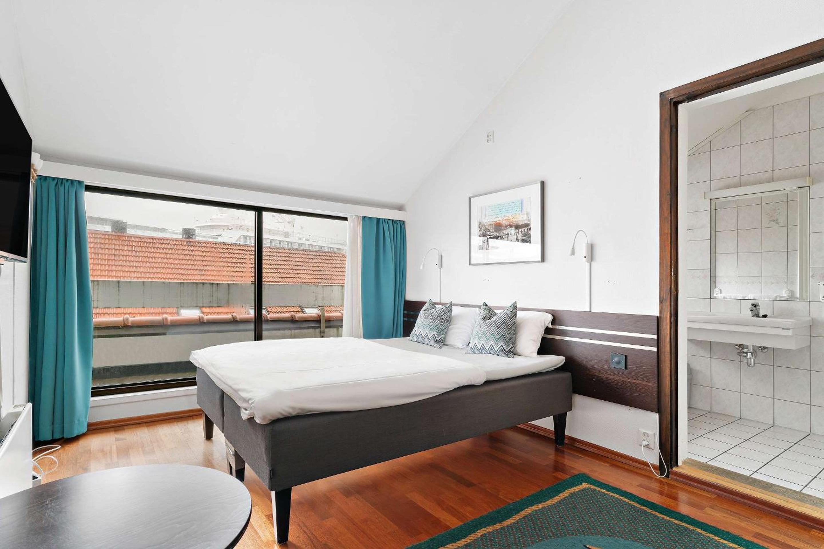 Standard Double Room - Photo 4