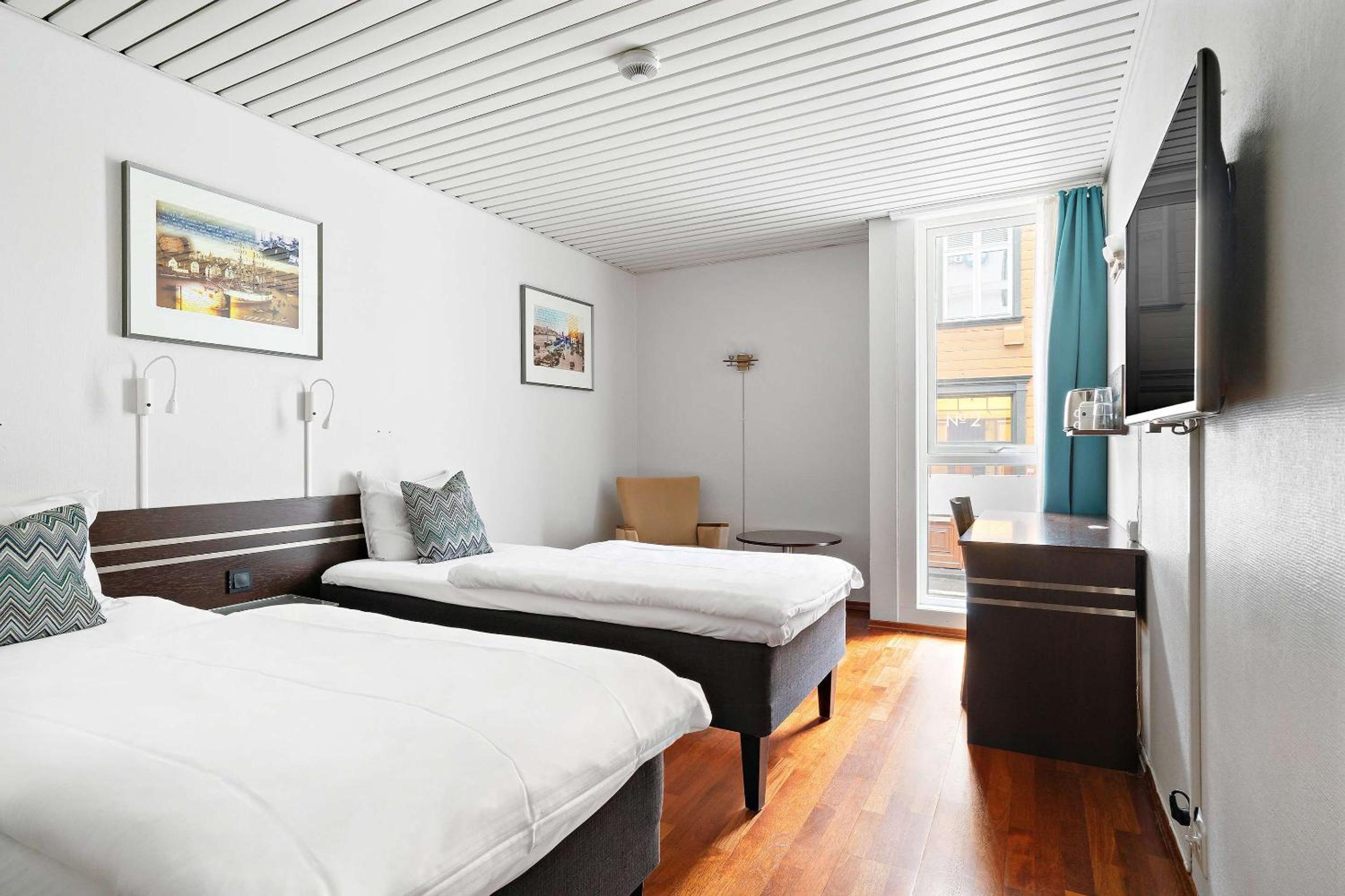 Standard Twin Room - Photo 8