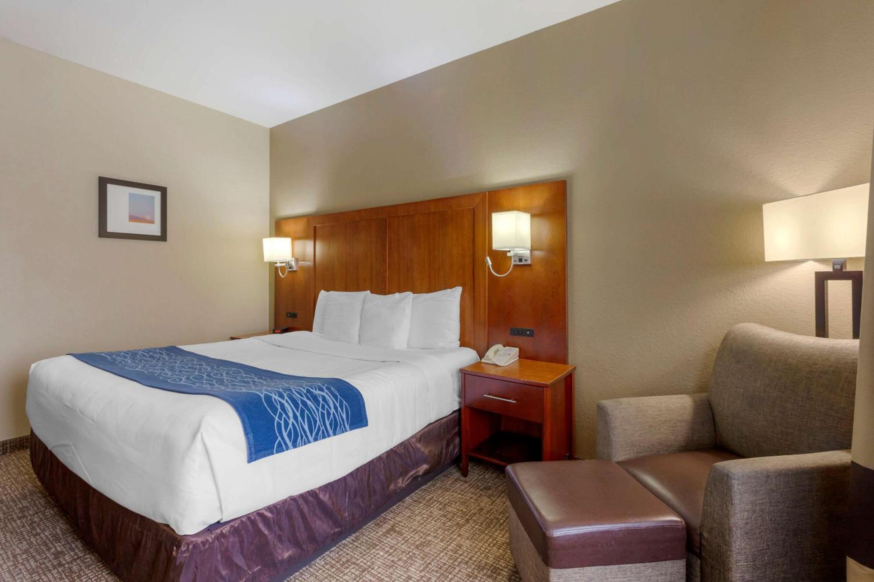King Room - Non-Smoking photo 2