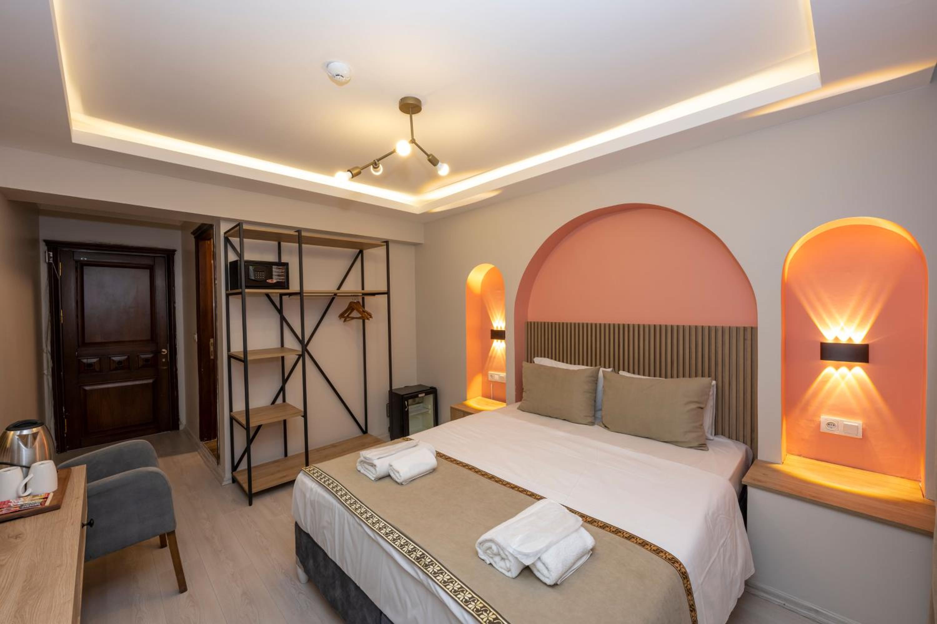 Deluxe Double Room With Balcony photo 1