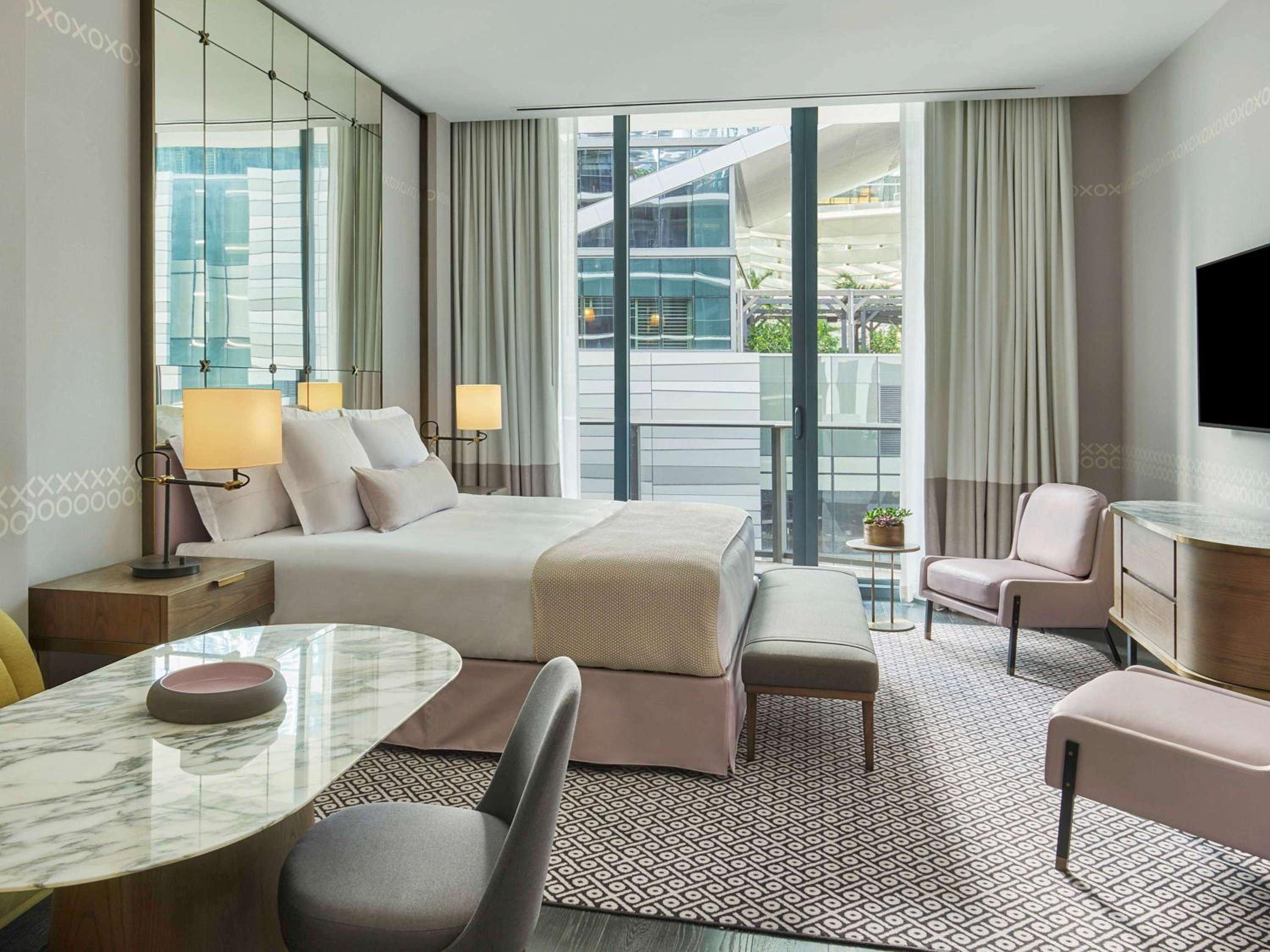 Luxe King Room with One King Bed (Non Smoking)