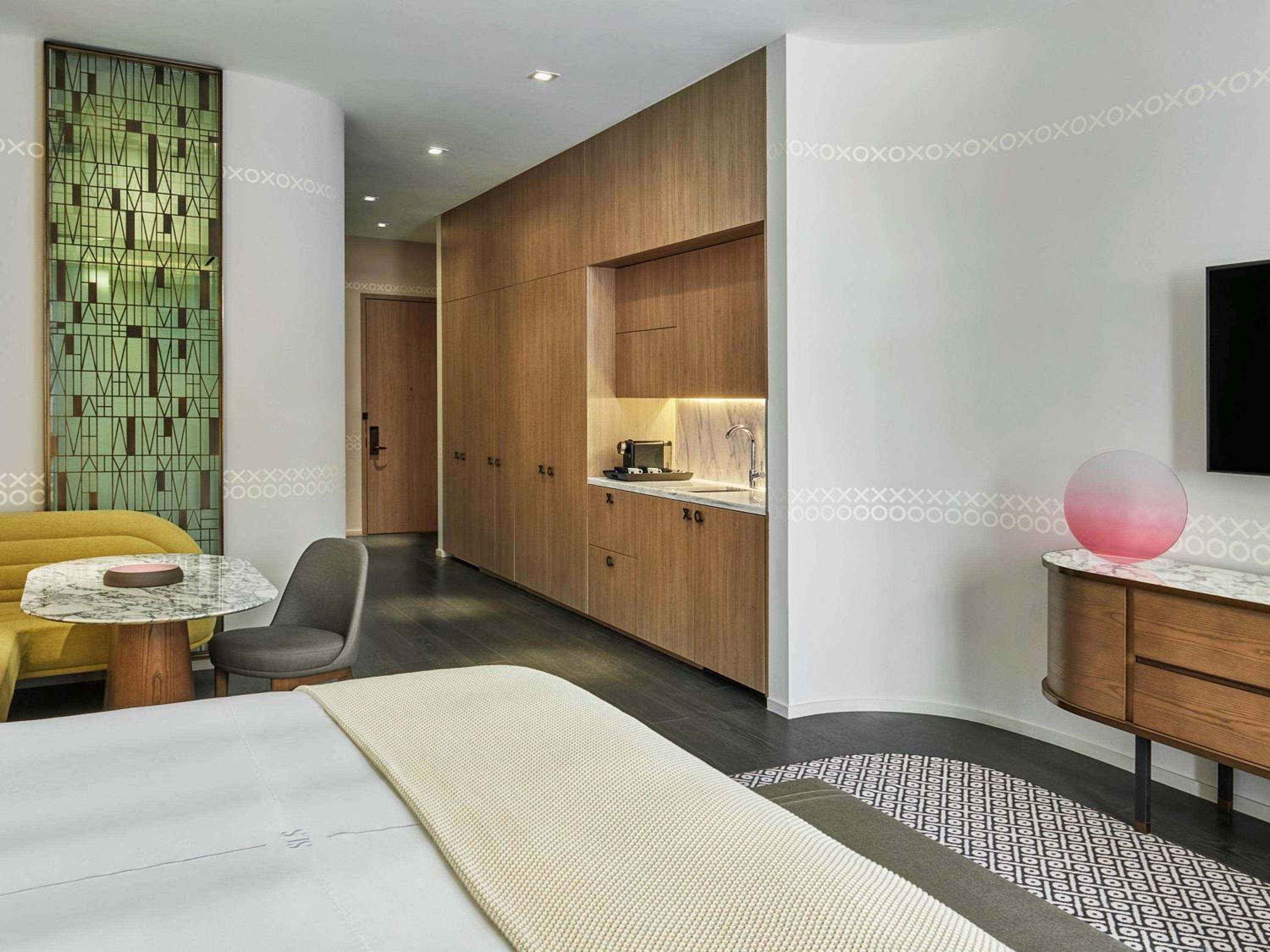 Luxe King Room with One King Bed (Non Smoking) (Accessible)
