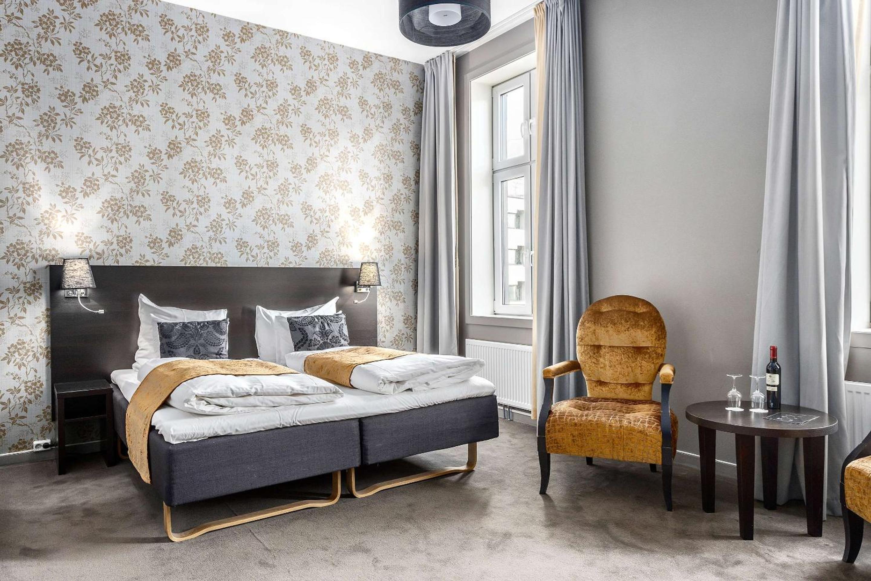 Superior King Room - Photo 4
