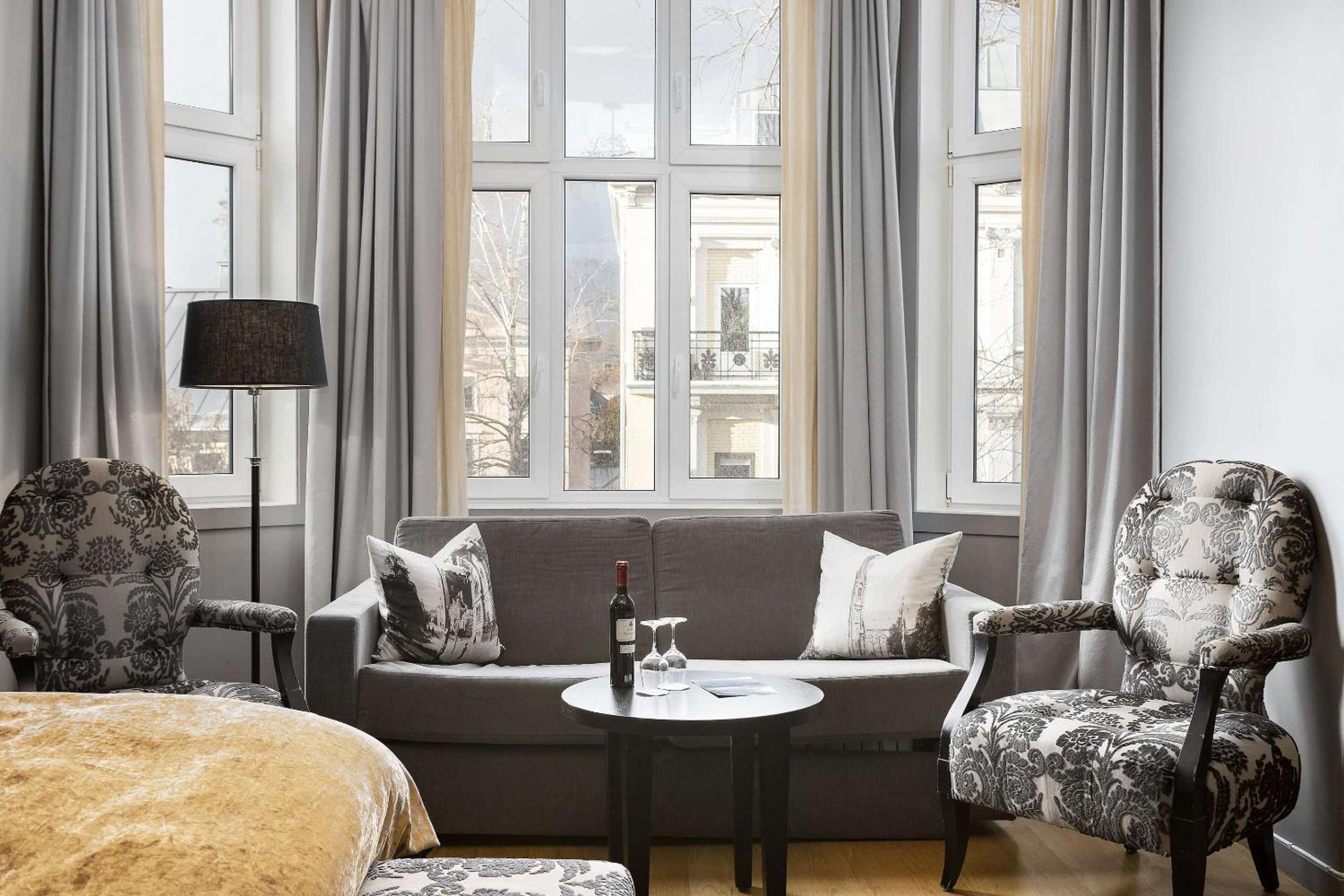 Junior King Suite - Photo 6