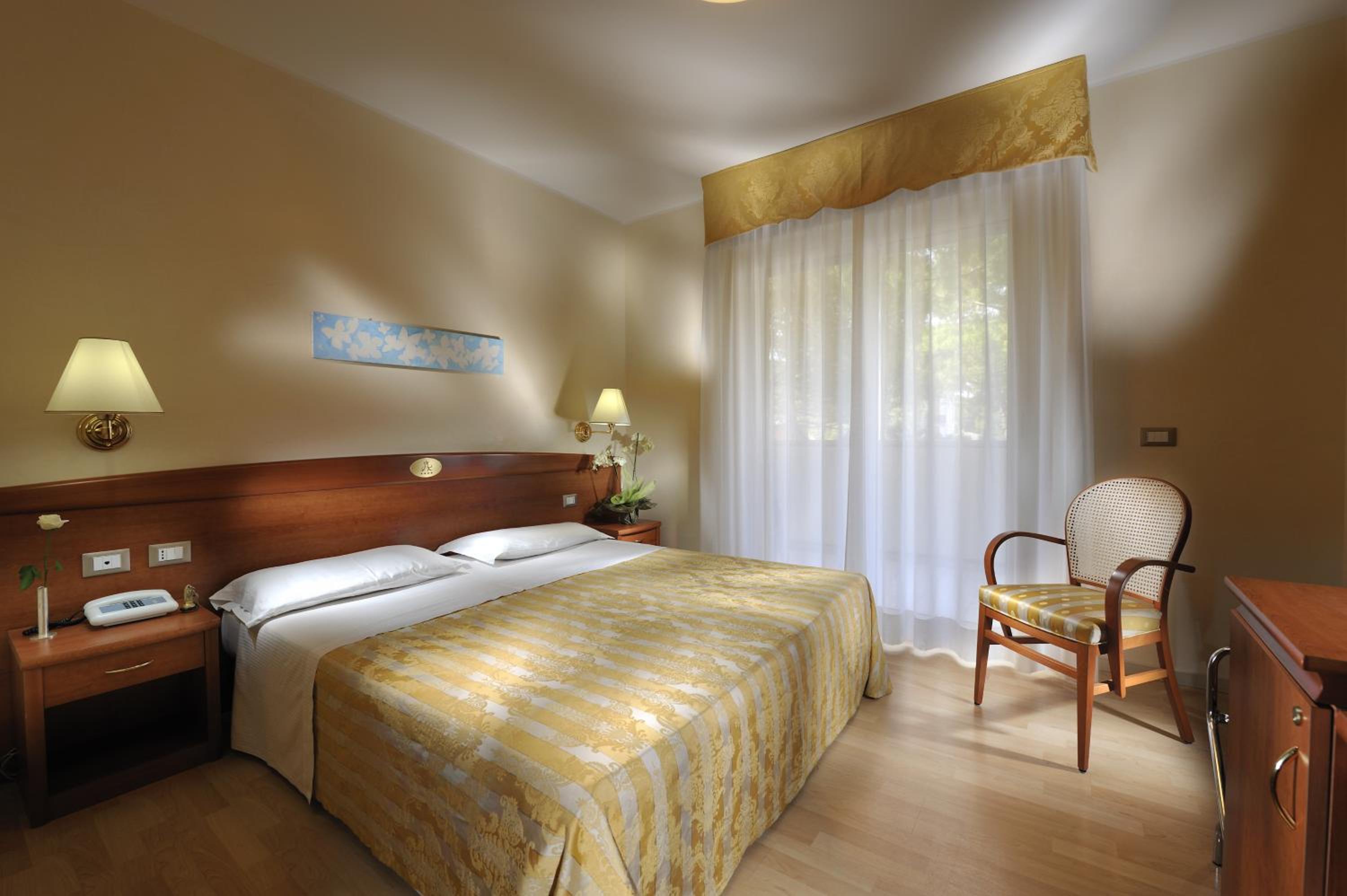 Double Room - Photo 6
