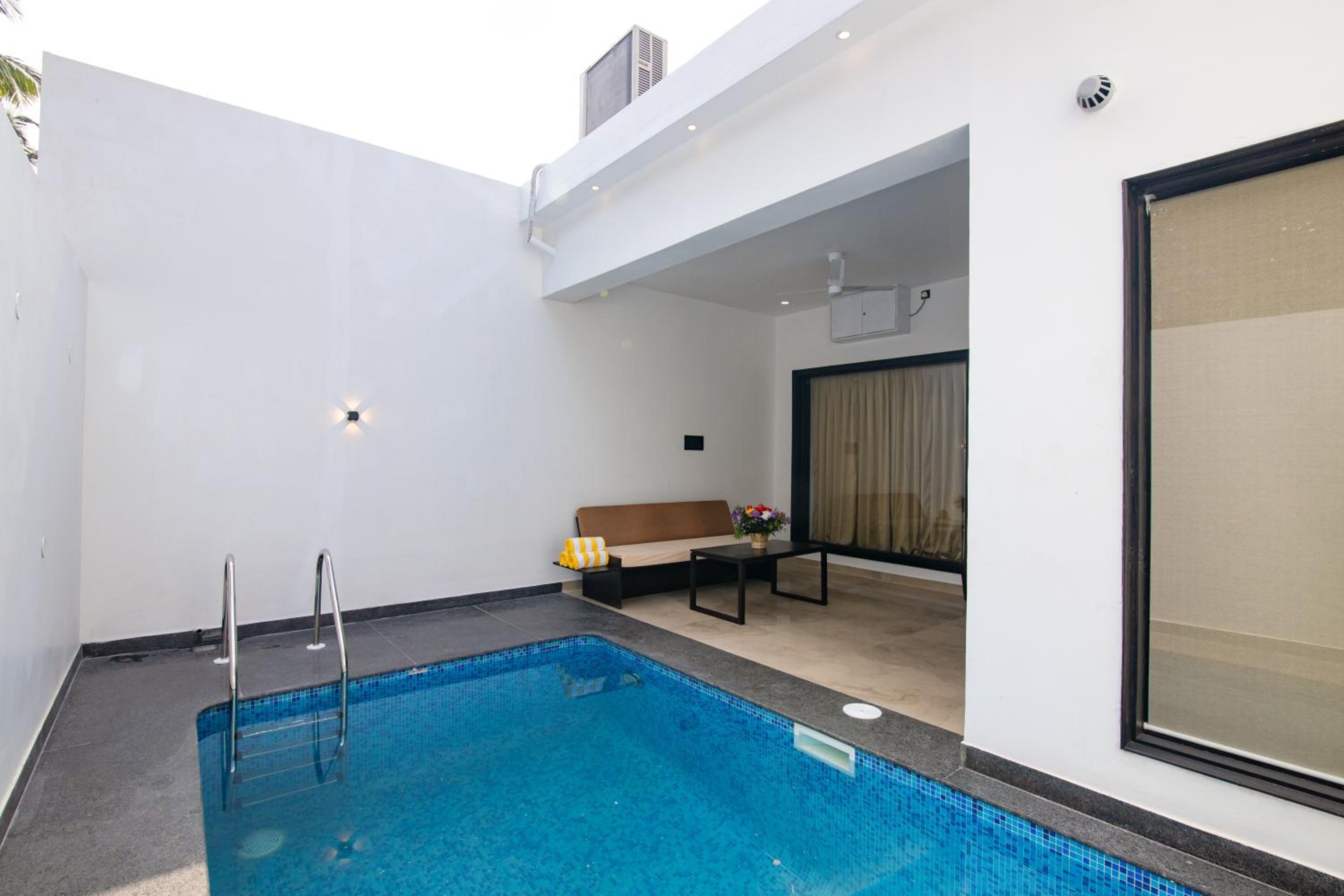 Villa with Private Pool - Photo 5