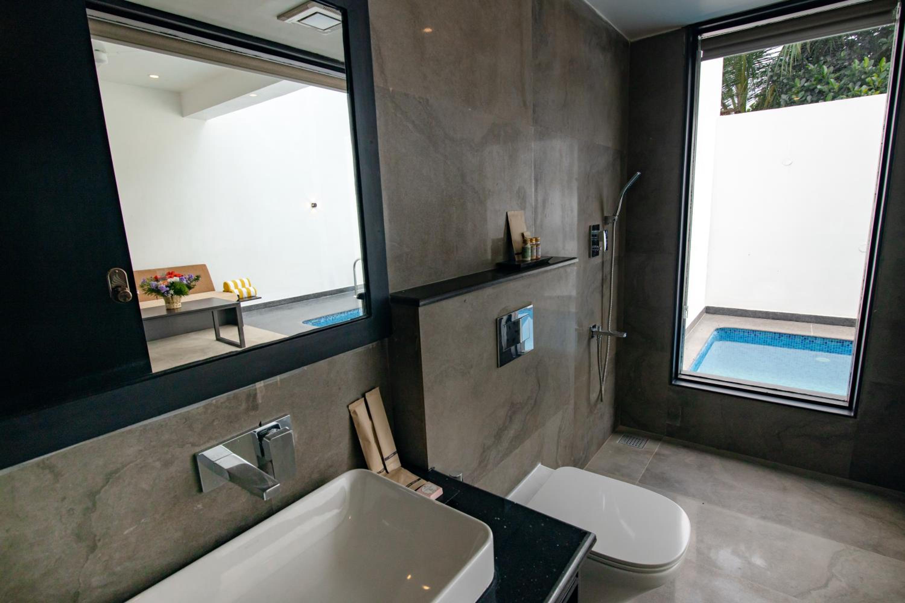 Villa with Private Pool - Photo 14