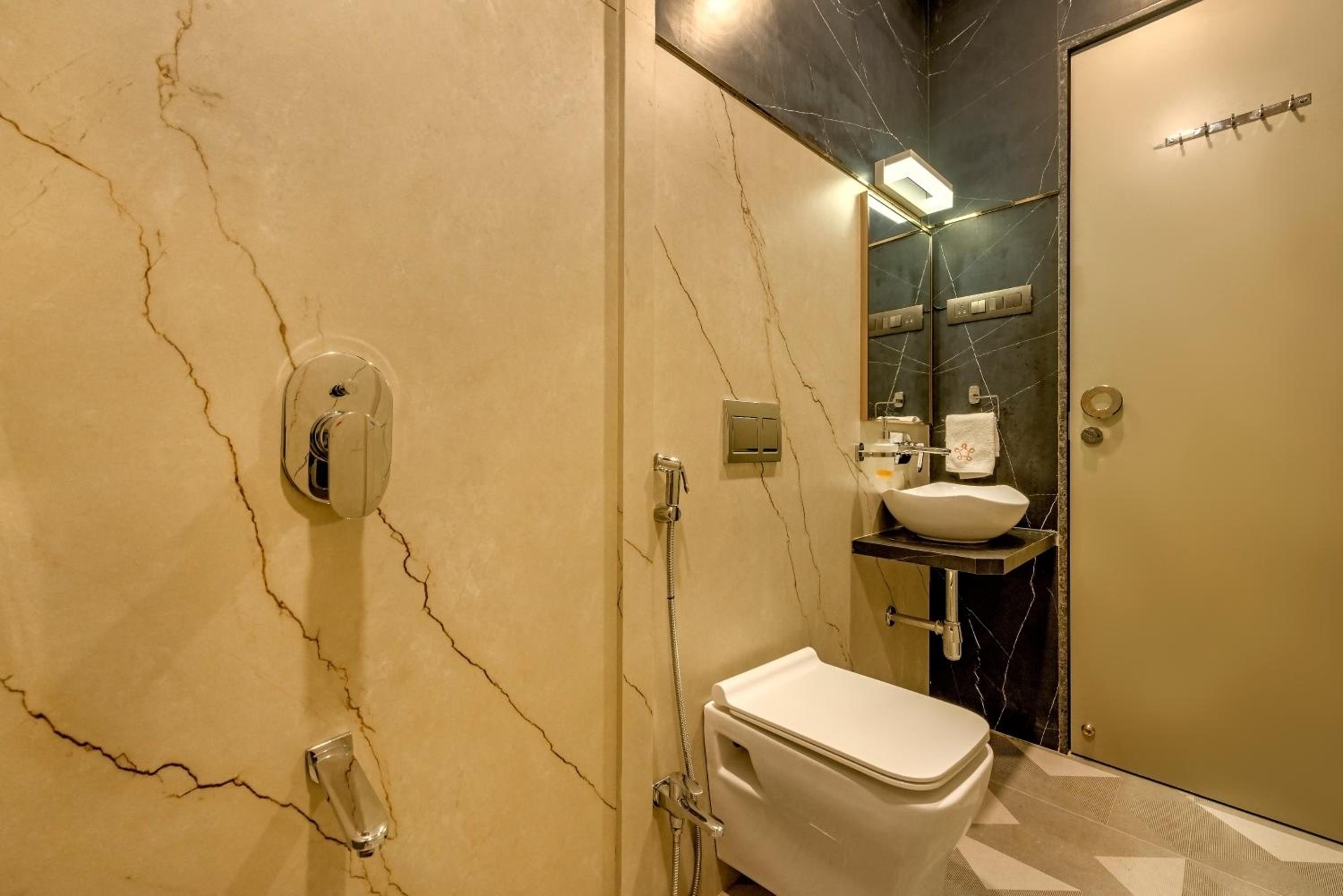Villa with Private Pool - Photo 9