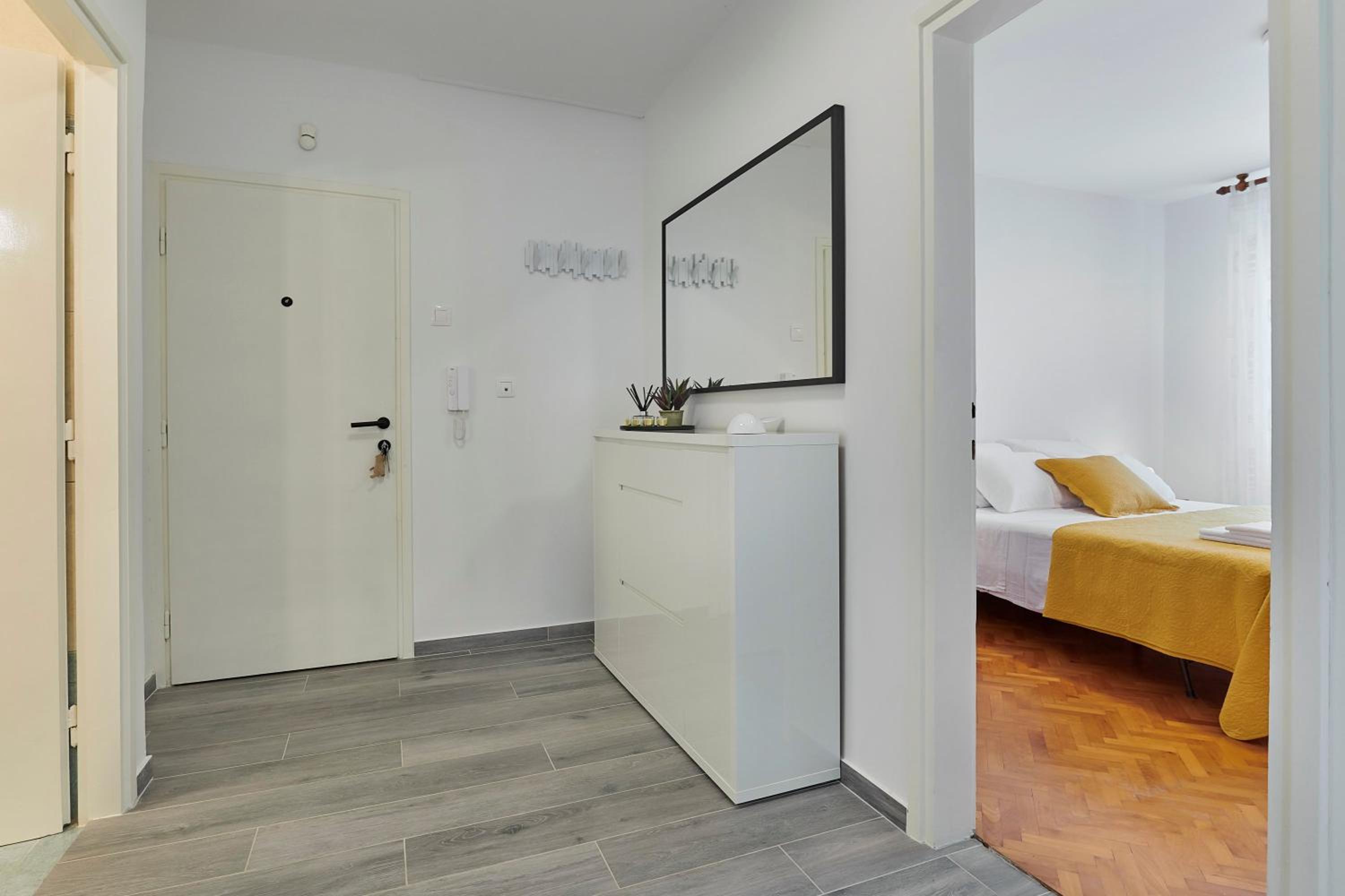 One-Bedroom Apartment photo 3