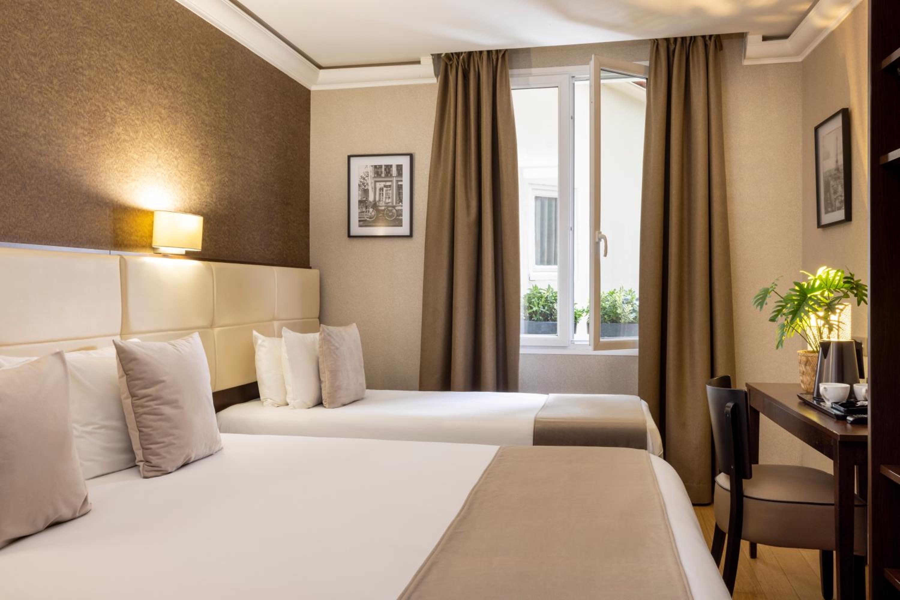 Superior Triple Room photo 3