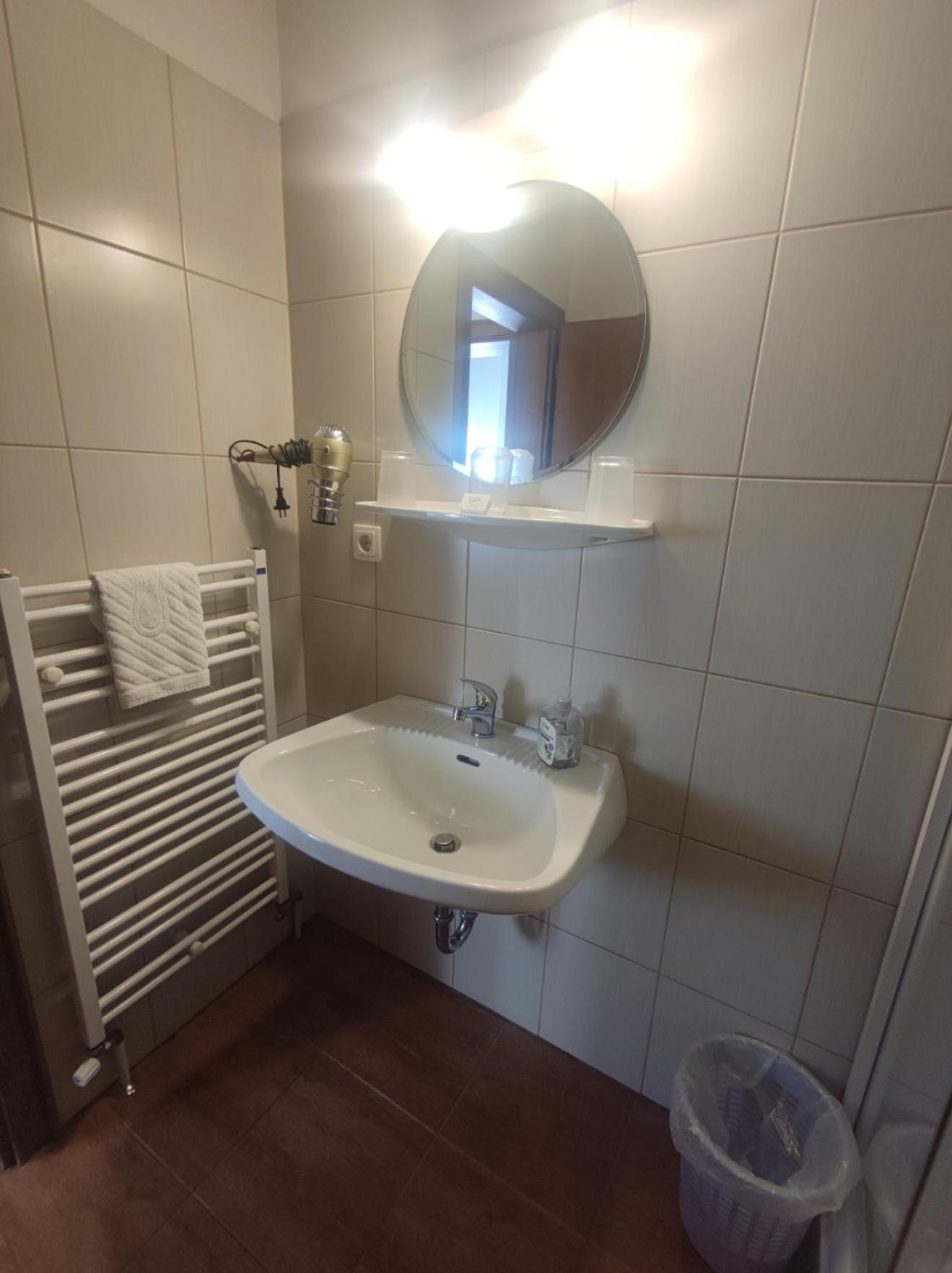 Apartment with Balcony - Photo 10