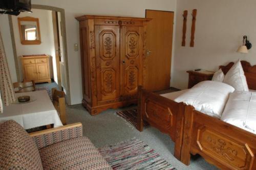 Family Room (3 Adults)