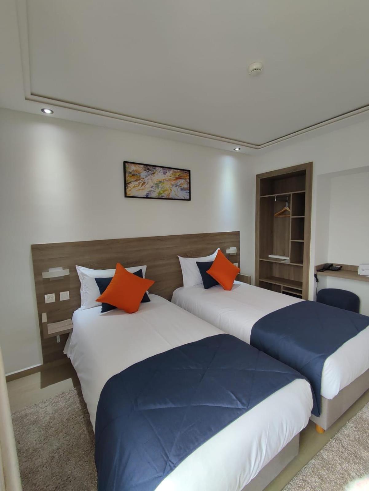 Double or Twin Room - Photo 4