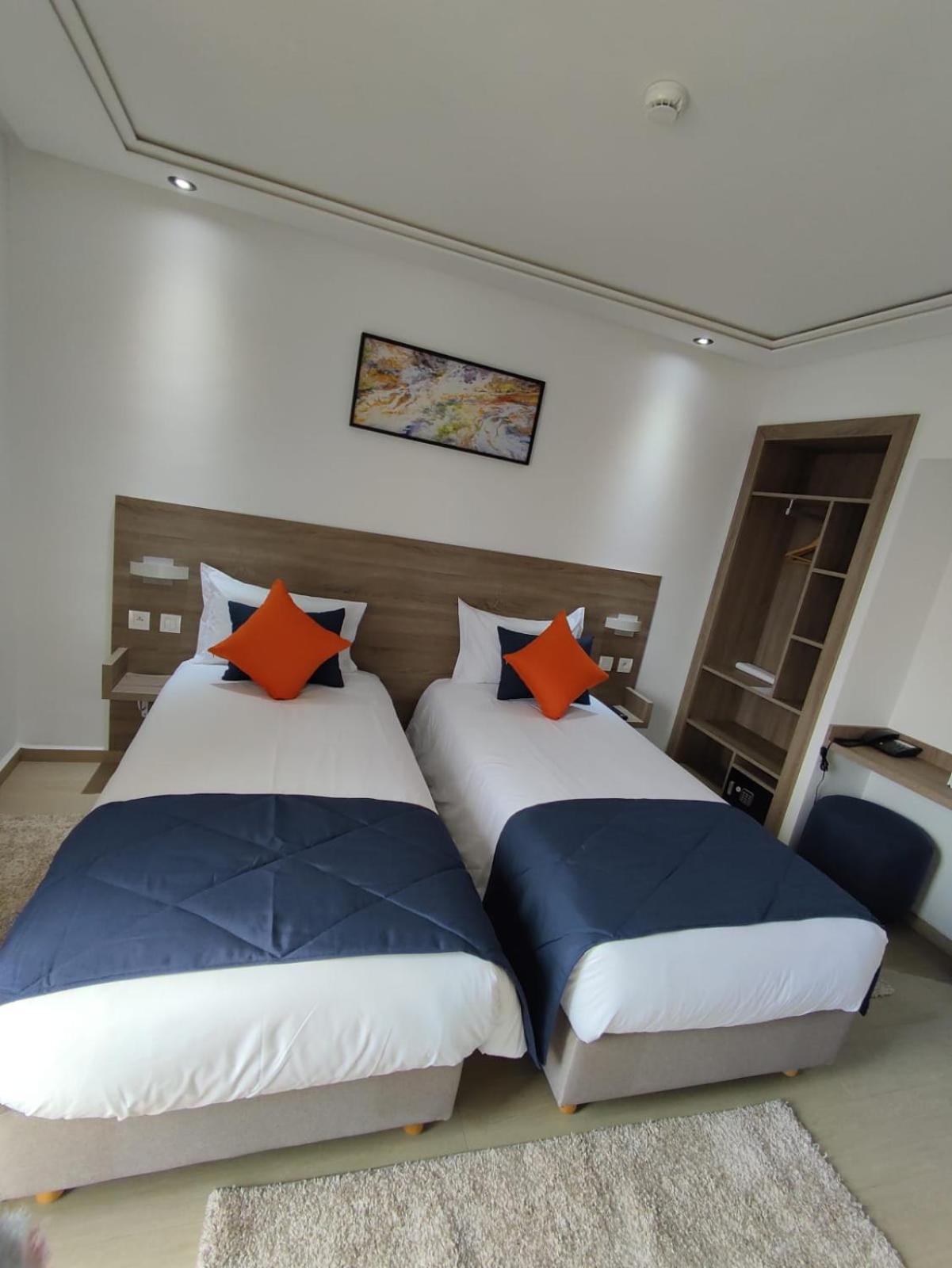 Double or Twin Room - Photo 5