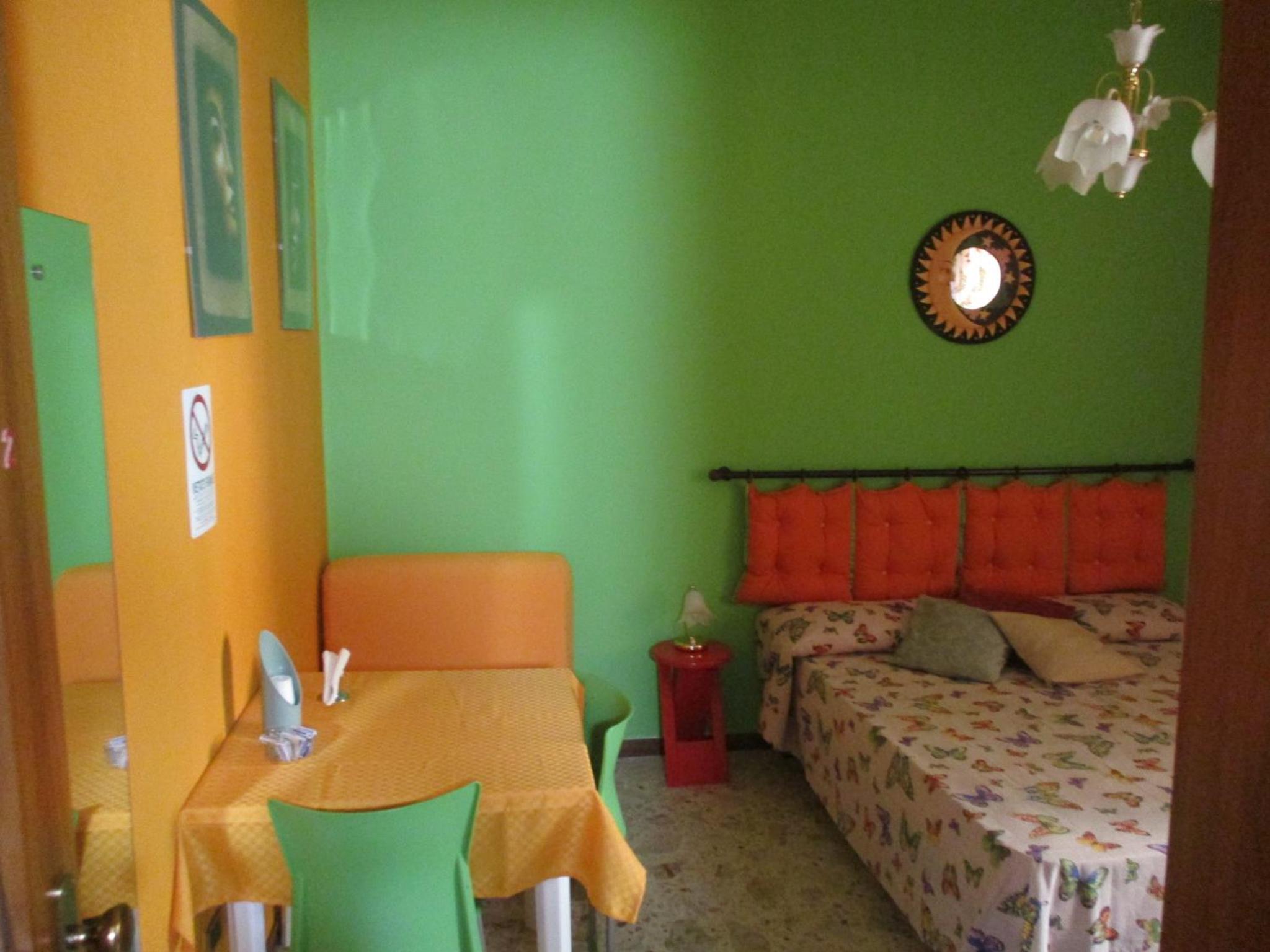 Quadruple Room with Private External Bathroom - Photo 17