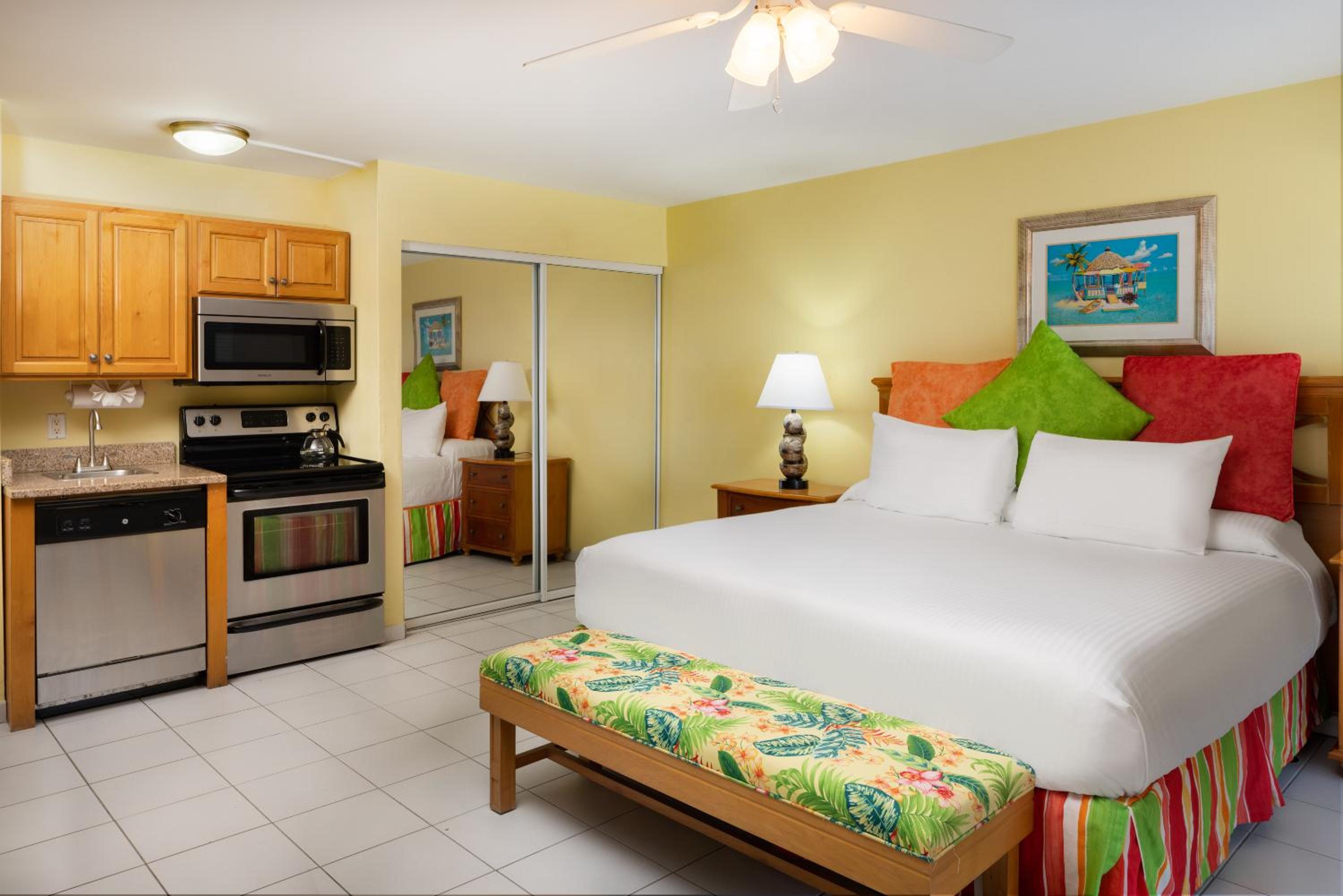 King Studio Apartment With Ocean View - Non-Smoking