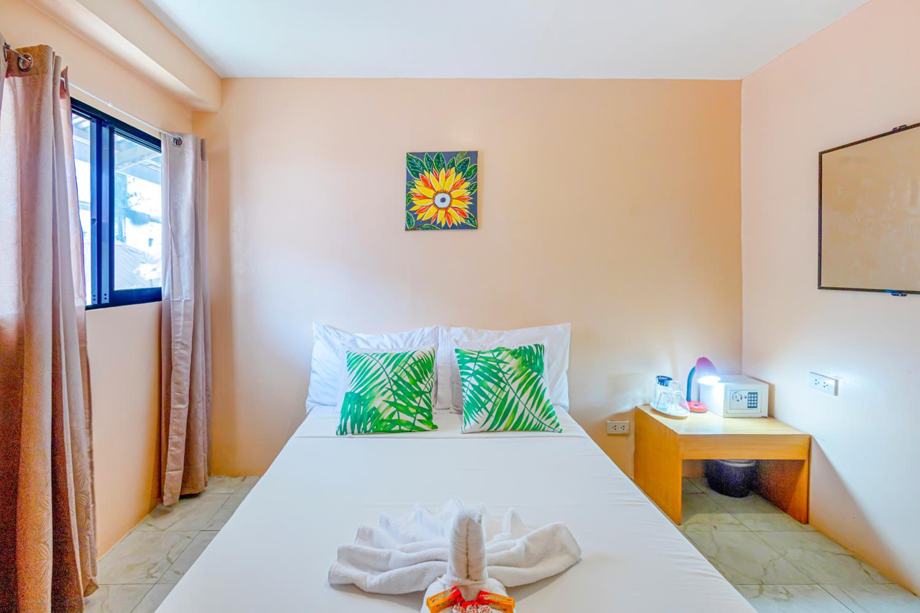 Standard Double Room with Fan - Photo 1