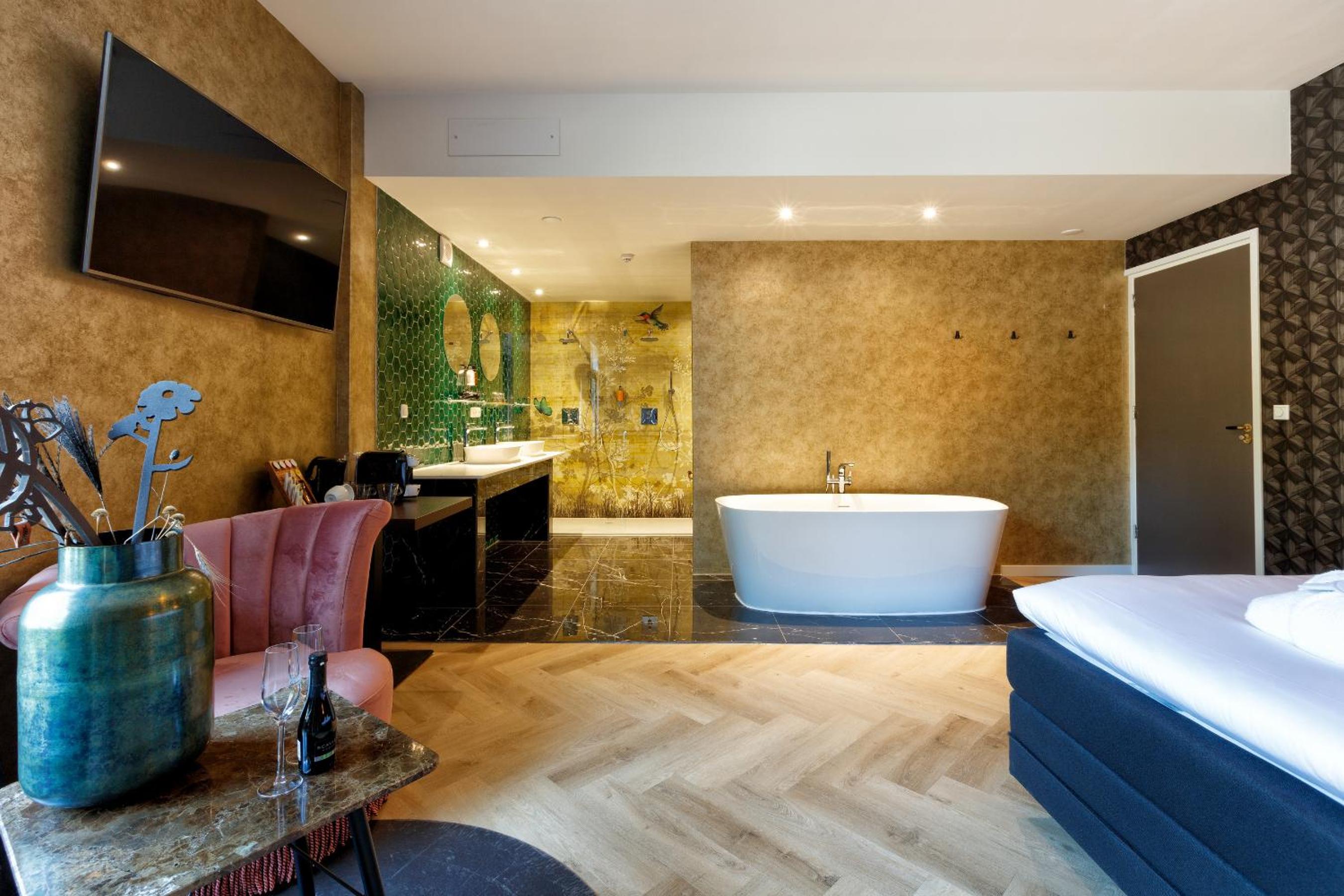 Queen Suite