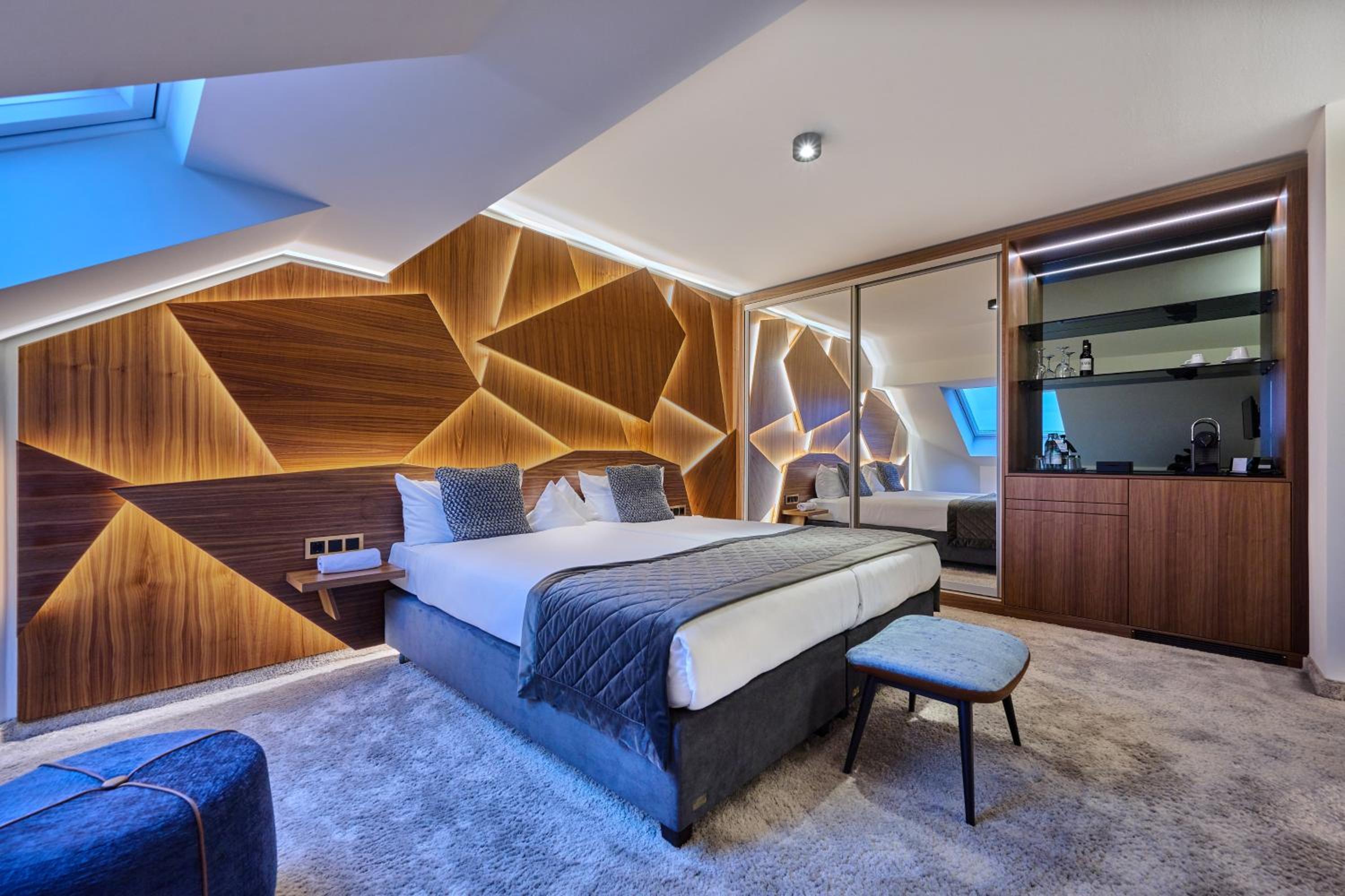 Junior Suite with Balcony - Photo 1