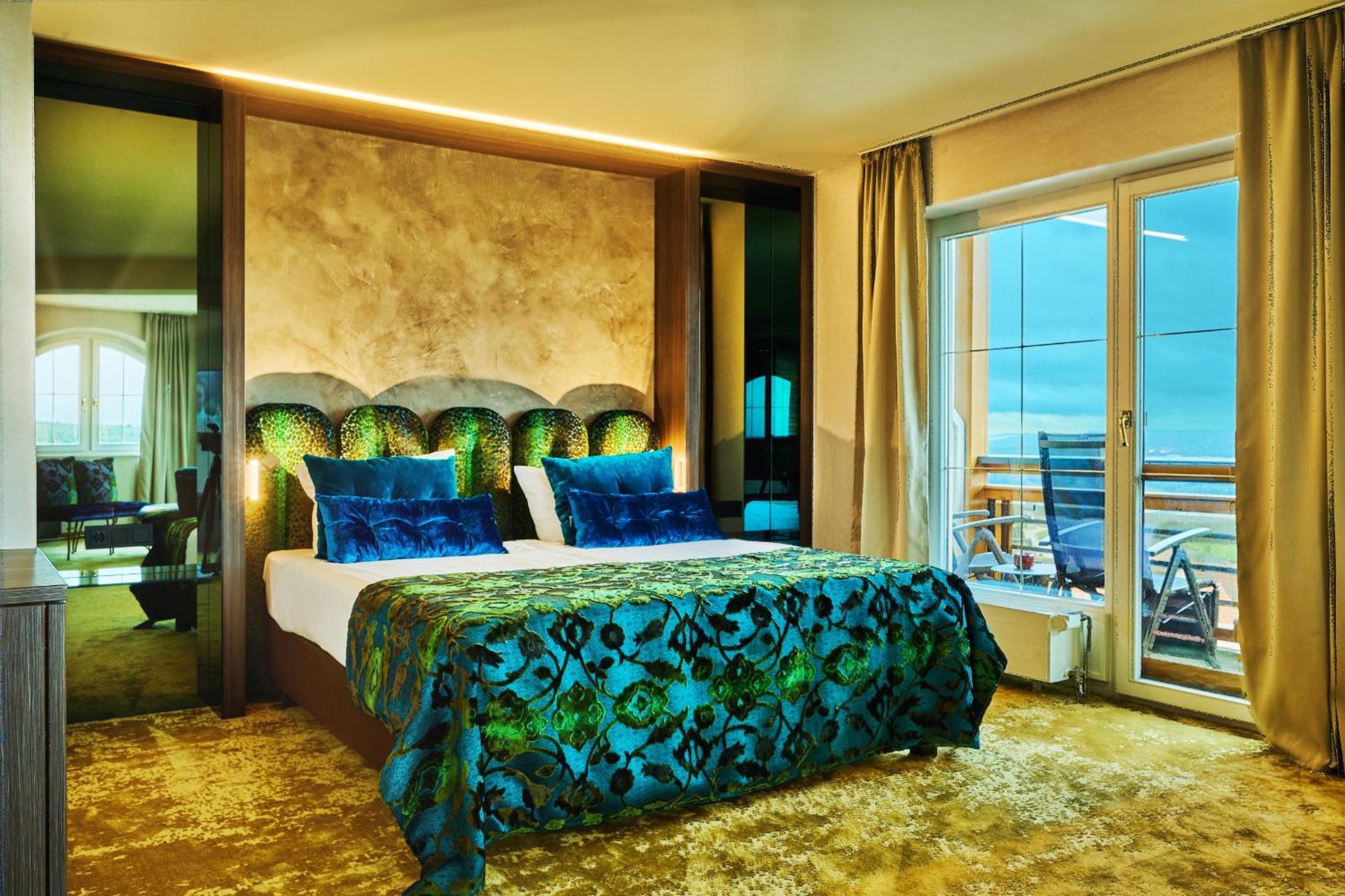 Suite with Hot Tub photo 1
