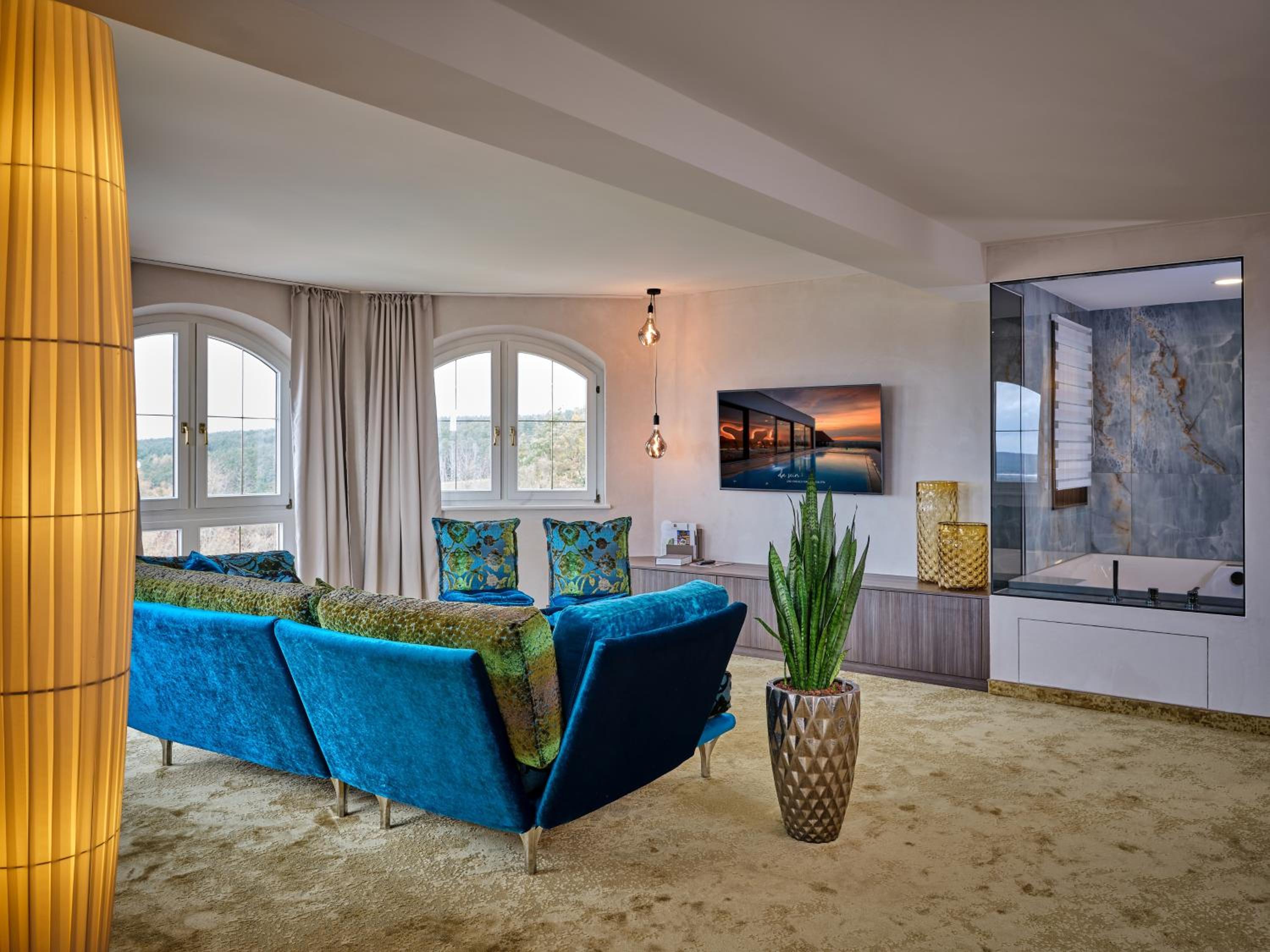 Suite with Hot Tub photo 3