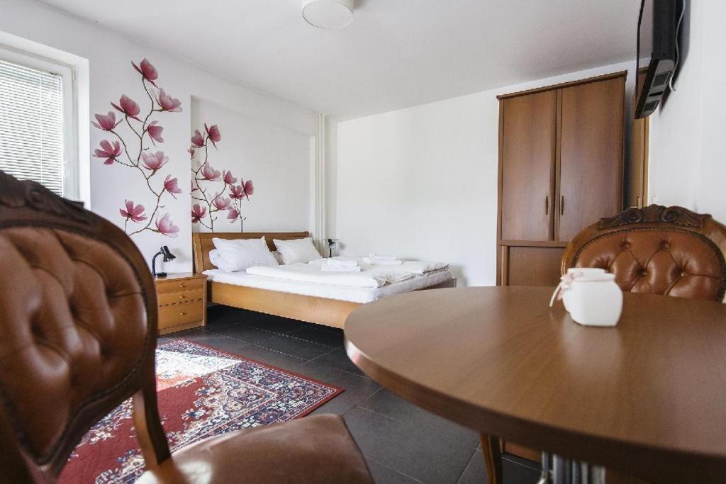 Classic Quadruple Room - Photo 1