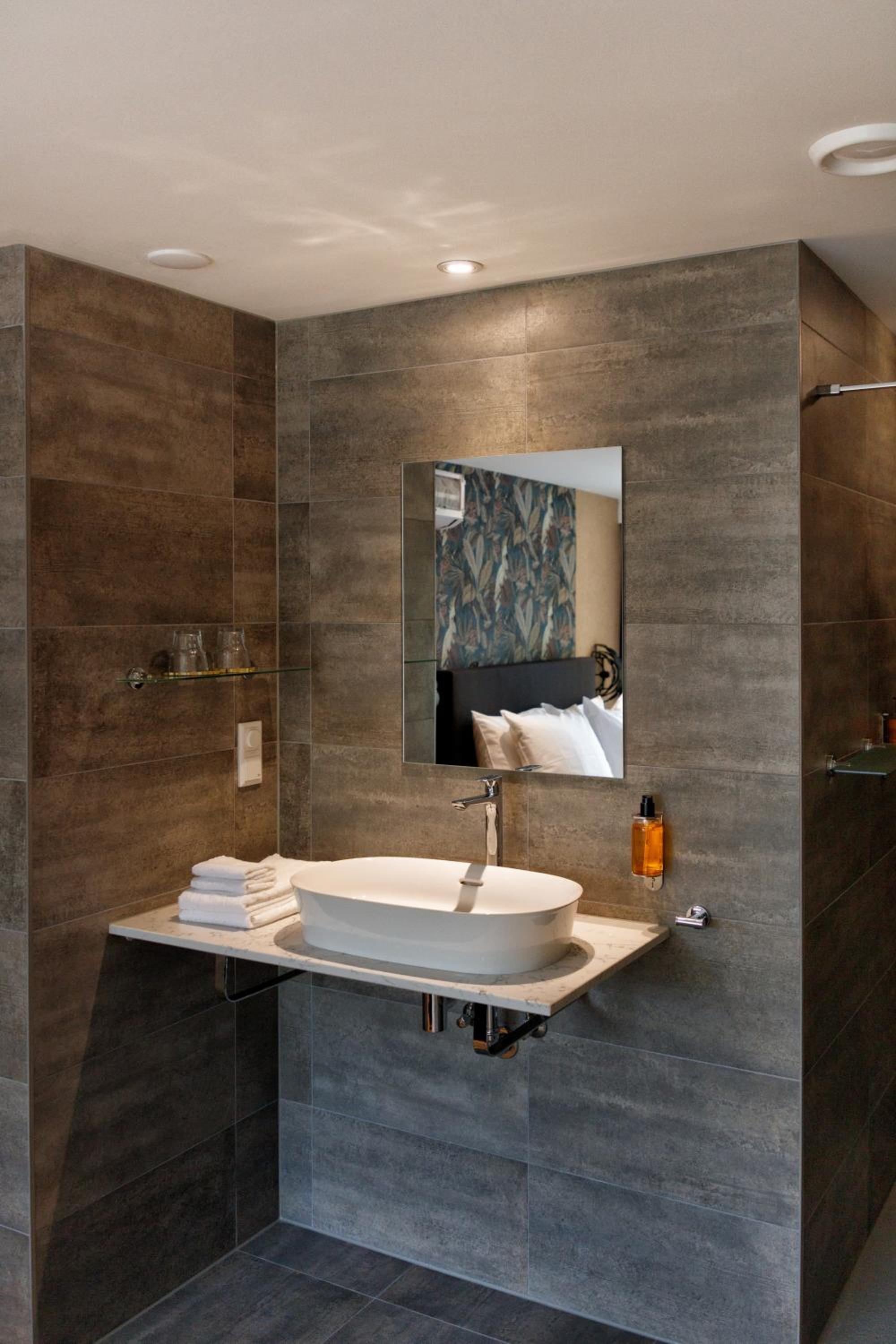 Queen Suite photo 2