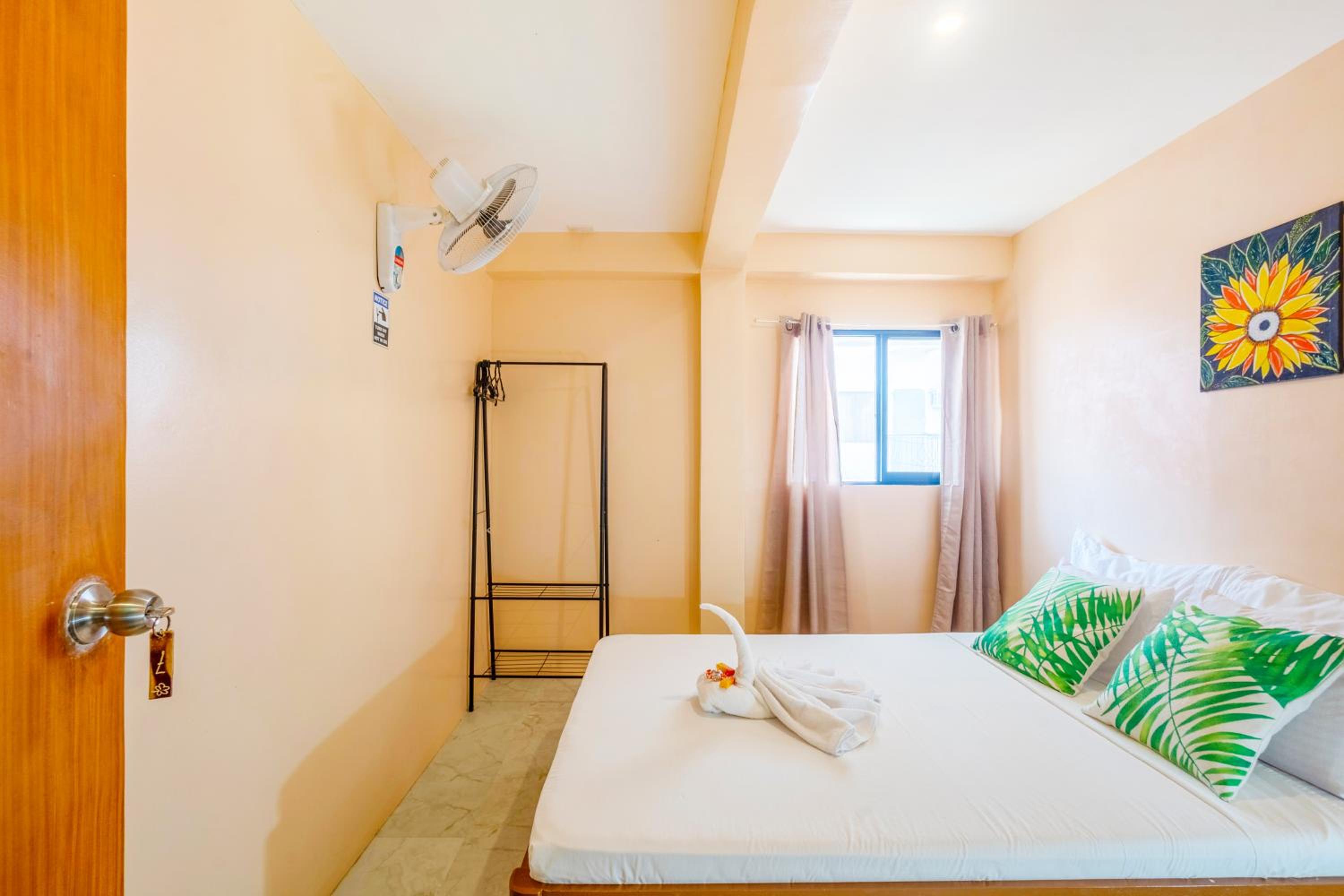 Standard Double Room with Fan - Photo 4