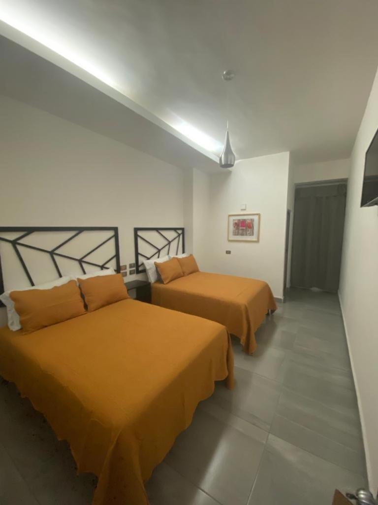 Double Room with Two Double Beds - Photo 11