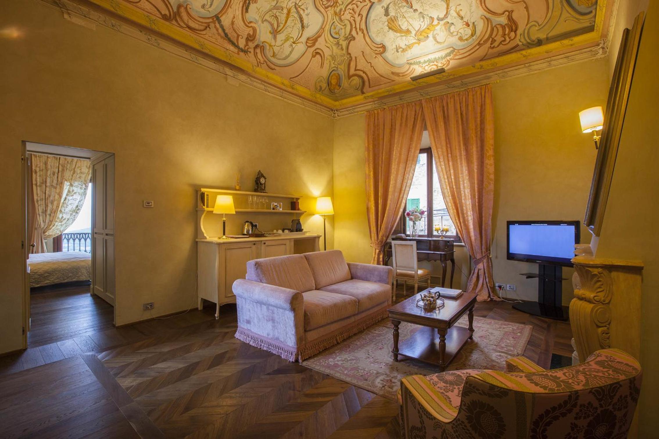 Deluxe Suite with Spa Bath