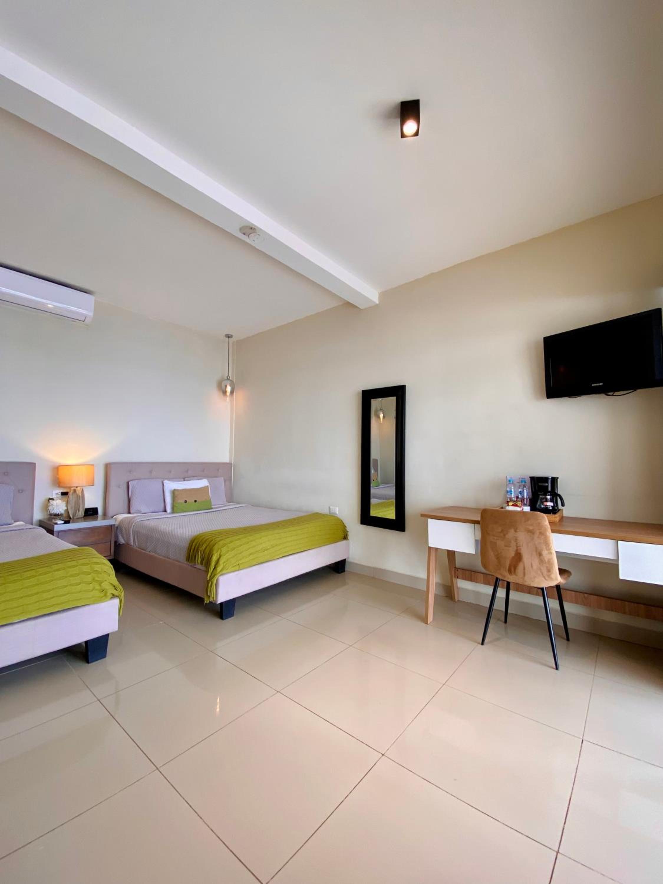 Green Suite with Ocean Front View photo 3