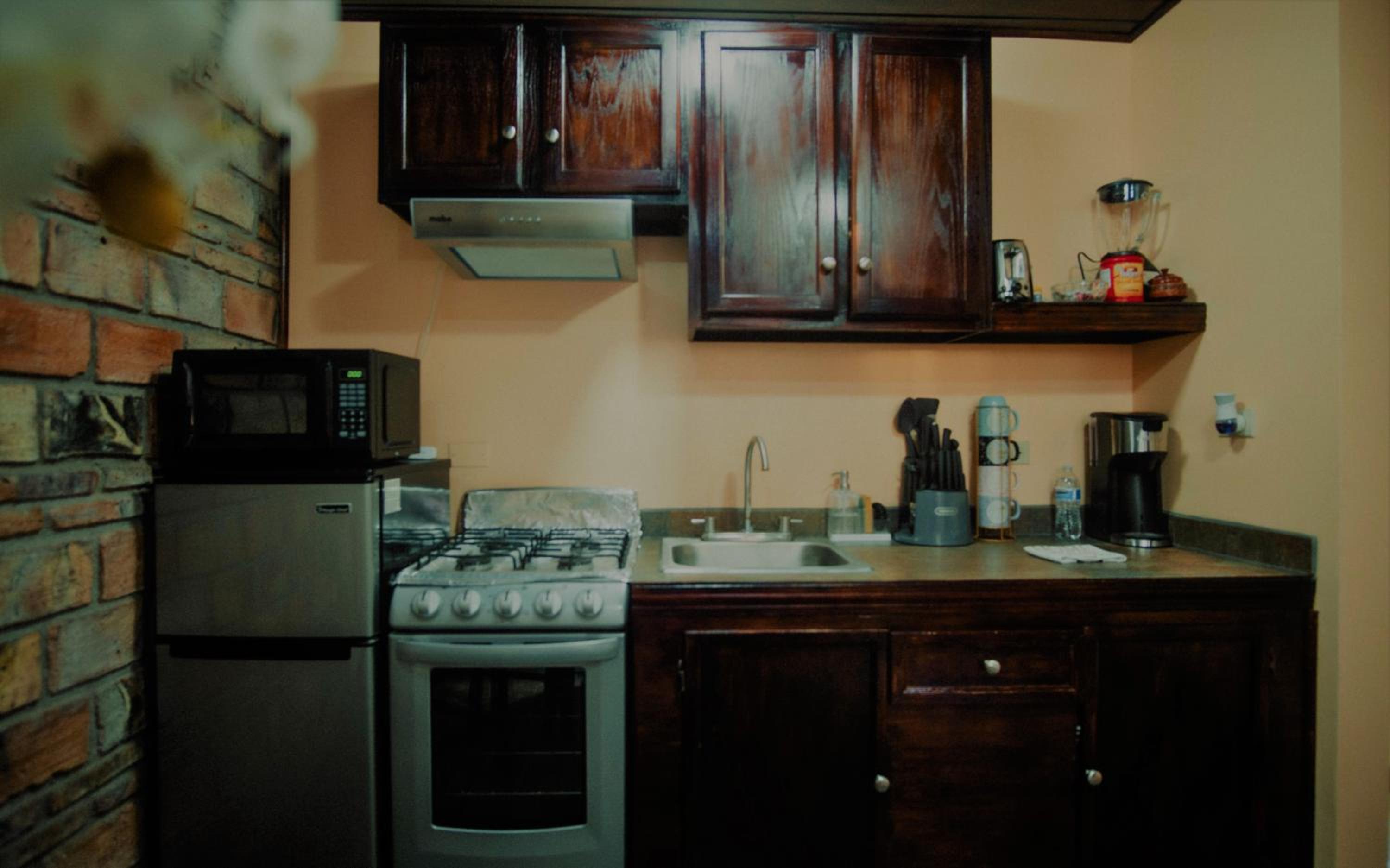 One-Bedroom Apartment - Photo 11