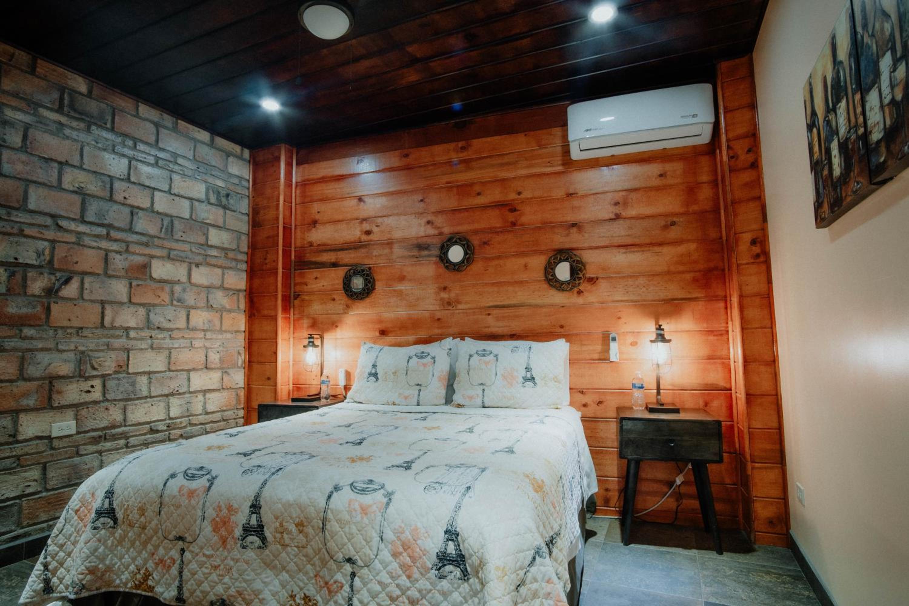 One-Bedroom Apartment - Photo 1
