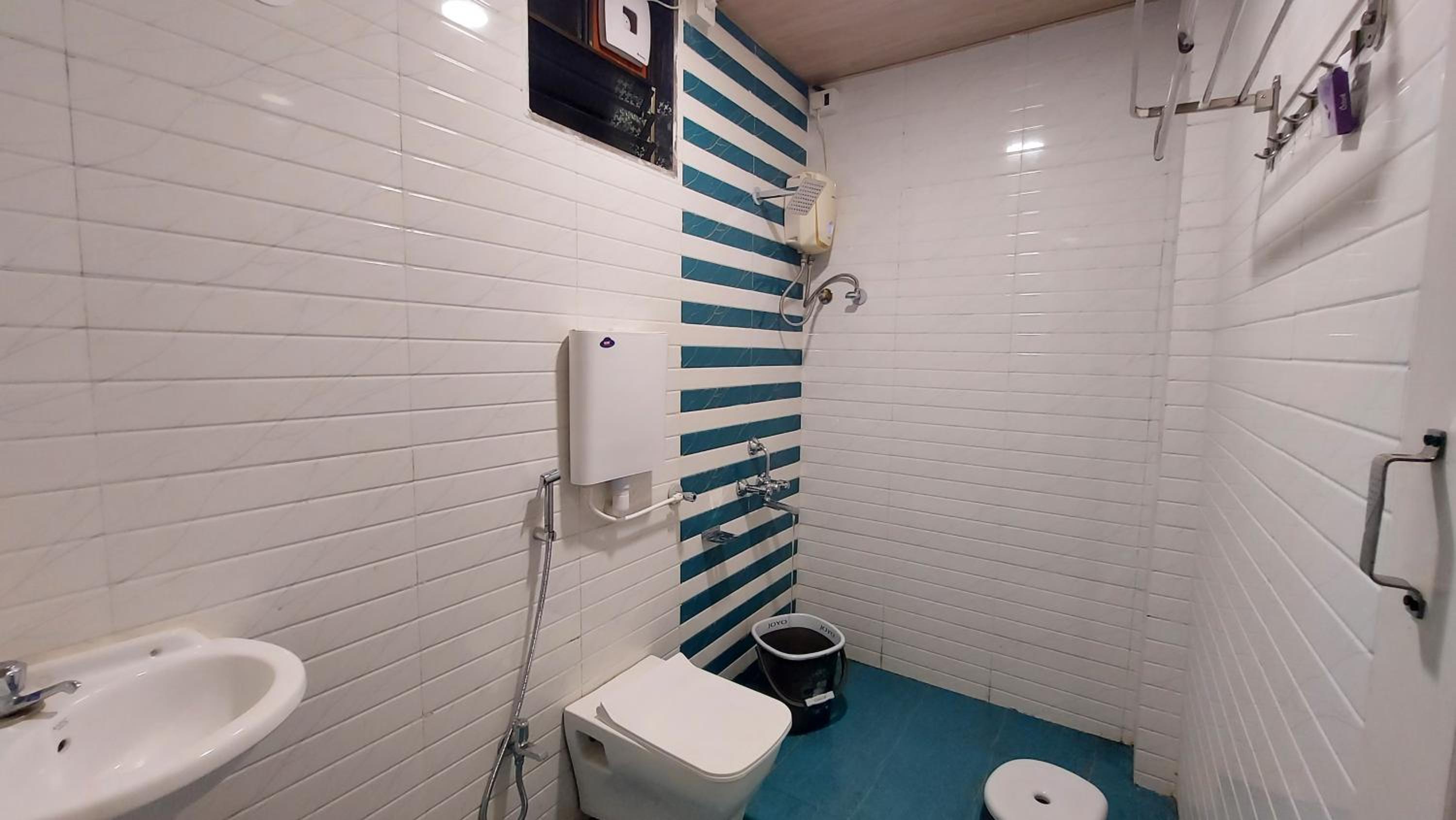 Deluxe Room - Photo 16
